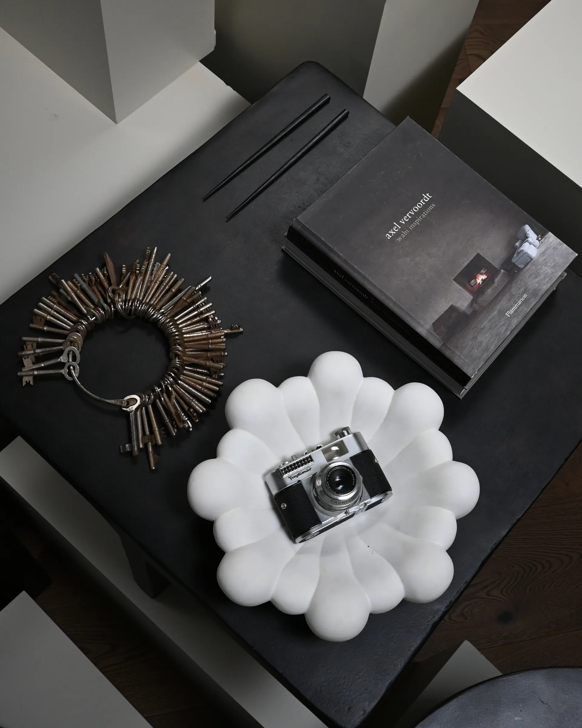 Bloom トレイボウル Medium Ø28.5 cm, Bone white 101 Copenhagen