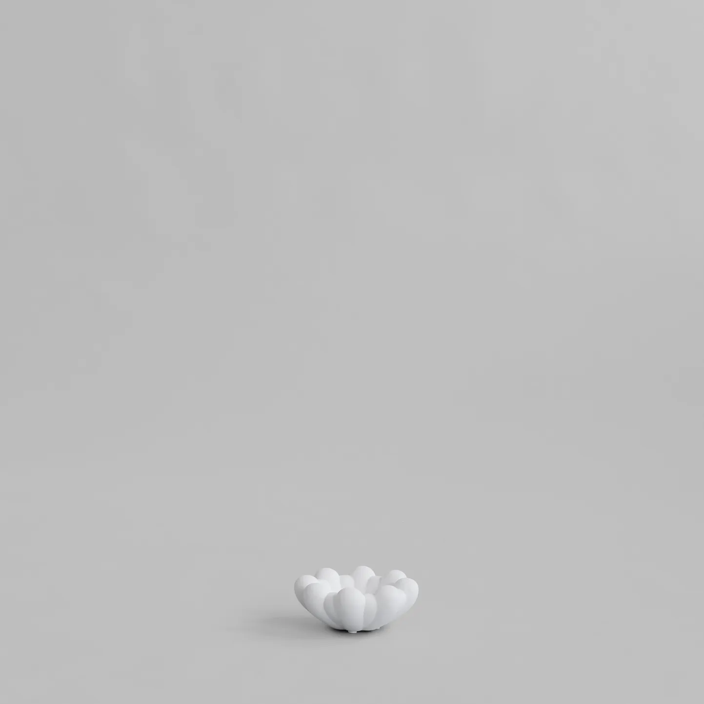 小物入れ 101  Bloom Tray Big Bone White Bloom Tray - Big, Bone White Ceramic Bowl | 101 Copenhagen at DSHOP