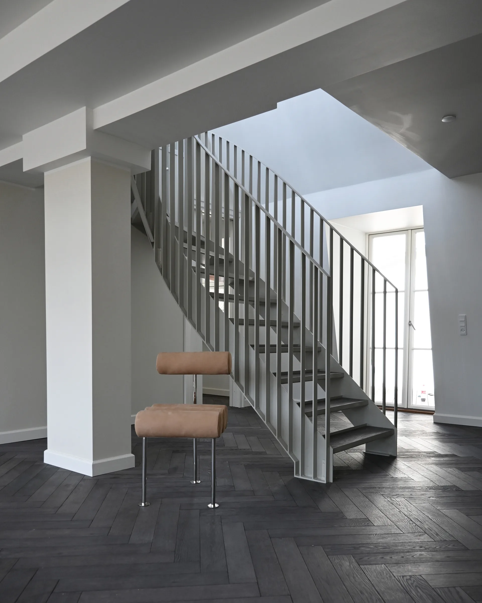 Hiro ダイニングチェア, Stainless steel-nubuck 101 Copenhagen