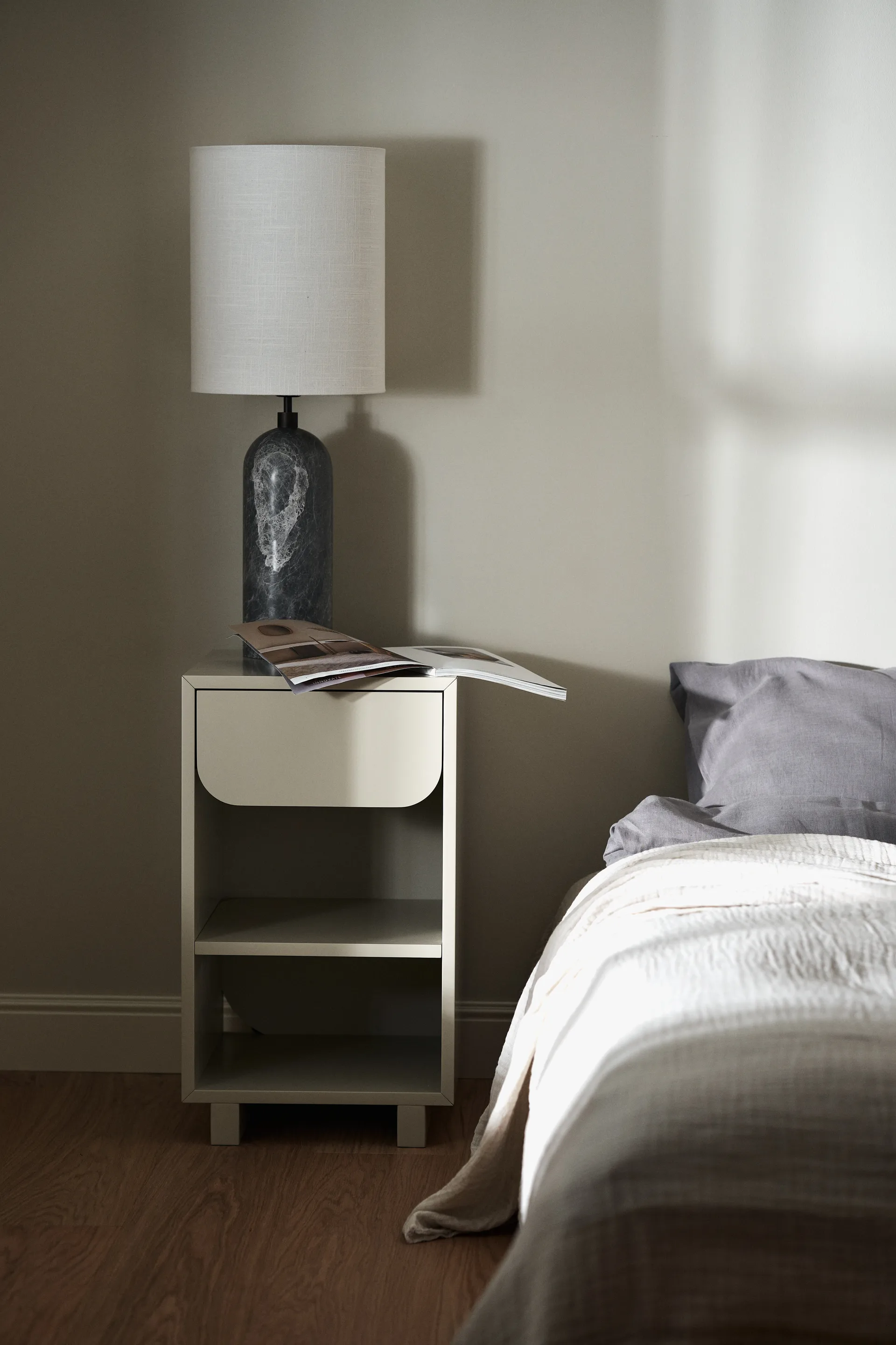 Vidjaベッドサイドテーブル, Sand 1898