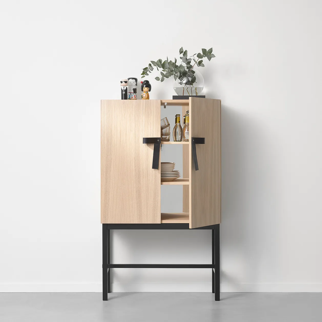 The Bow カップボード, White-oiled oak-black A2 | エイツー