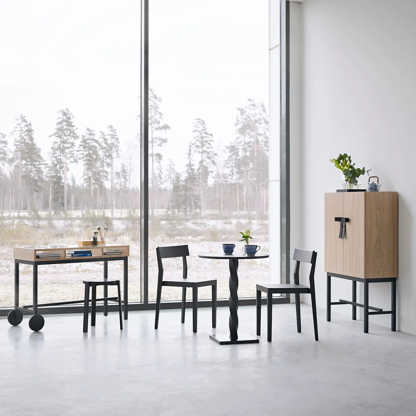 The Bow カップボード, White-oiled oak-black A2 | エイツー