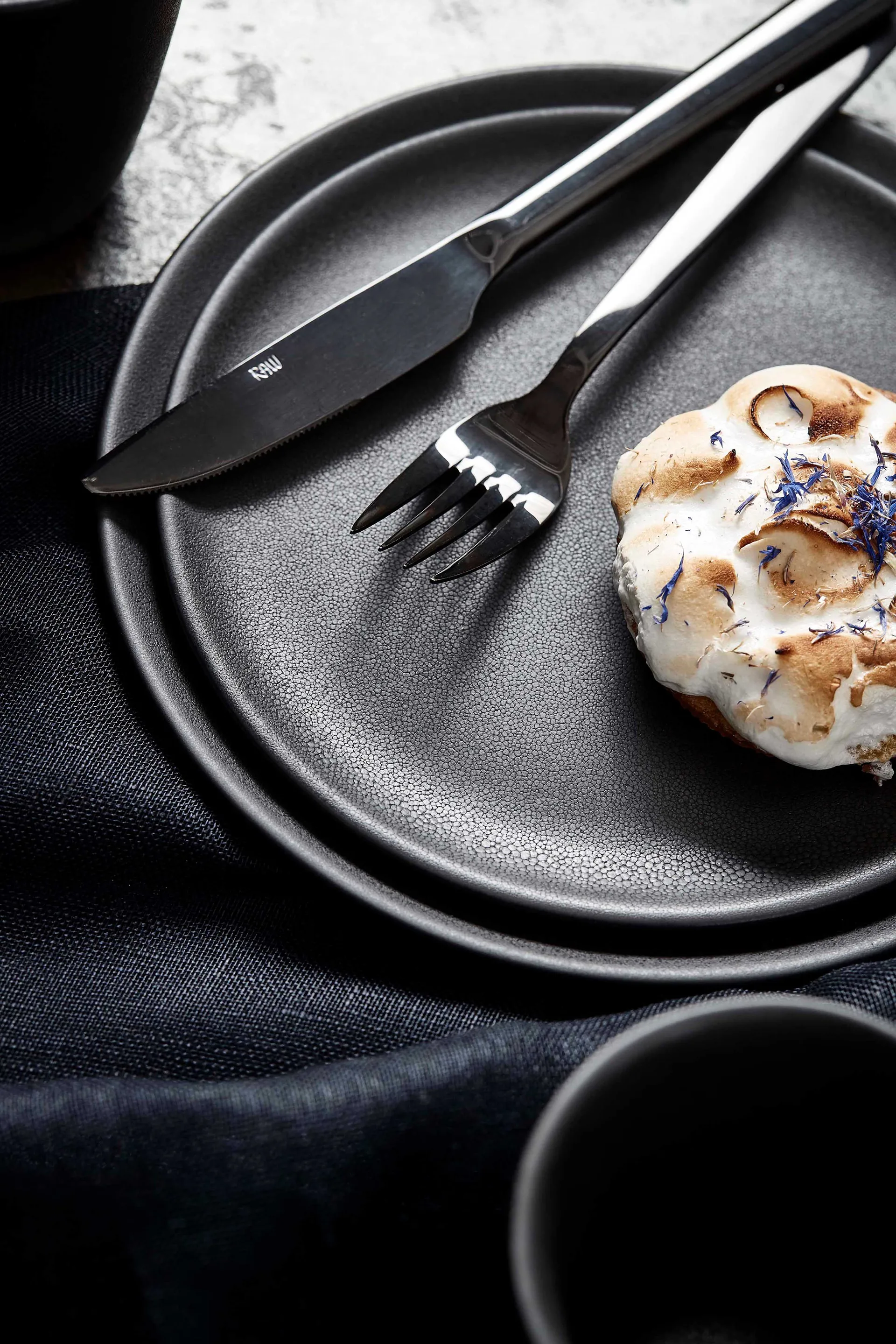 Raw プレート Ø20 cm, Titanium black Aida | アイーダ