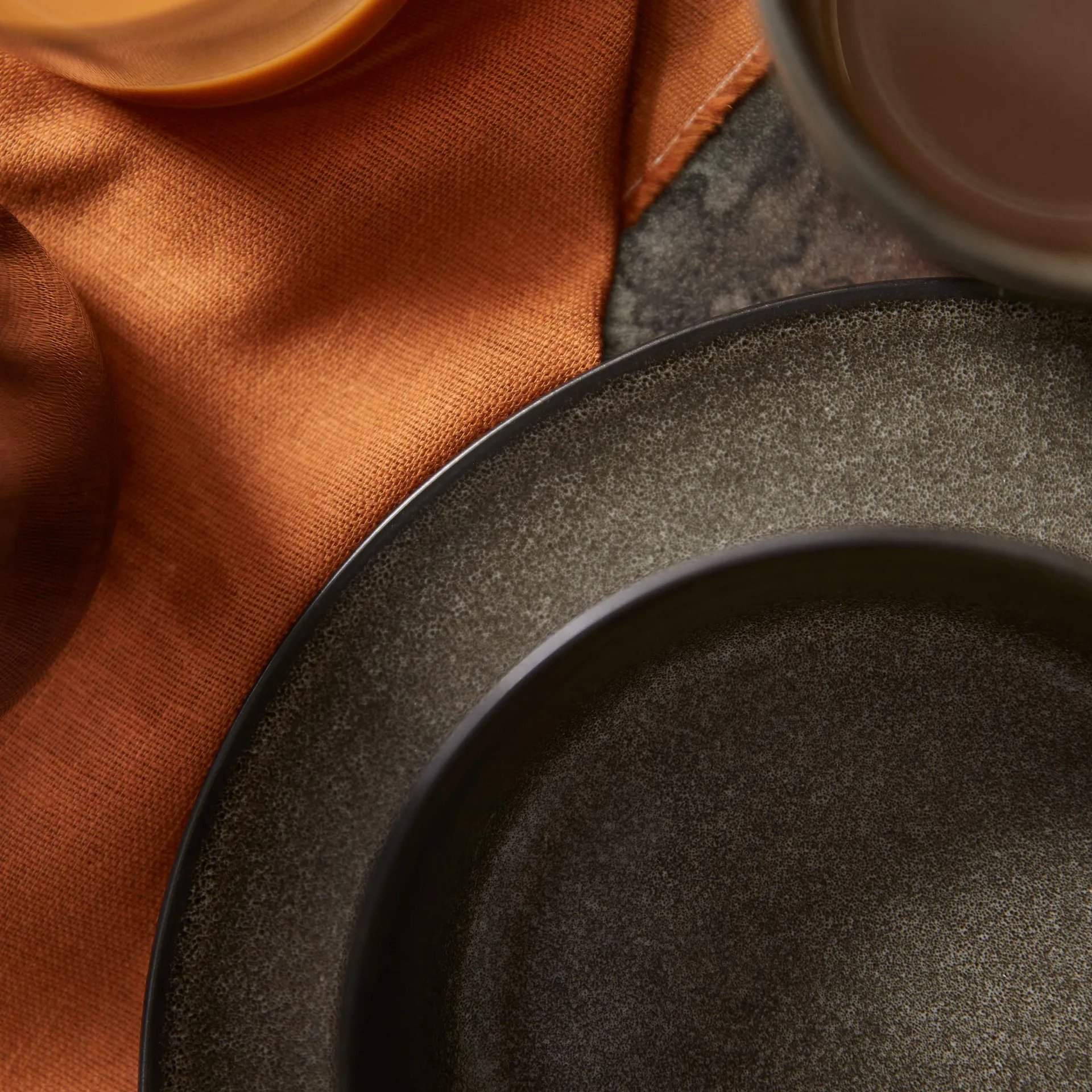 Raw プレート Ø23 cm, Forest brown Aida | アイーダ