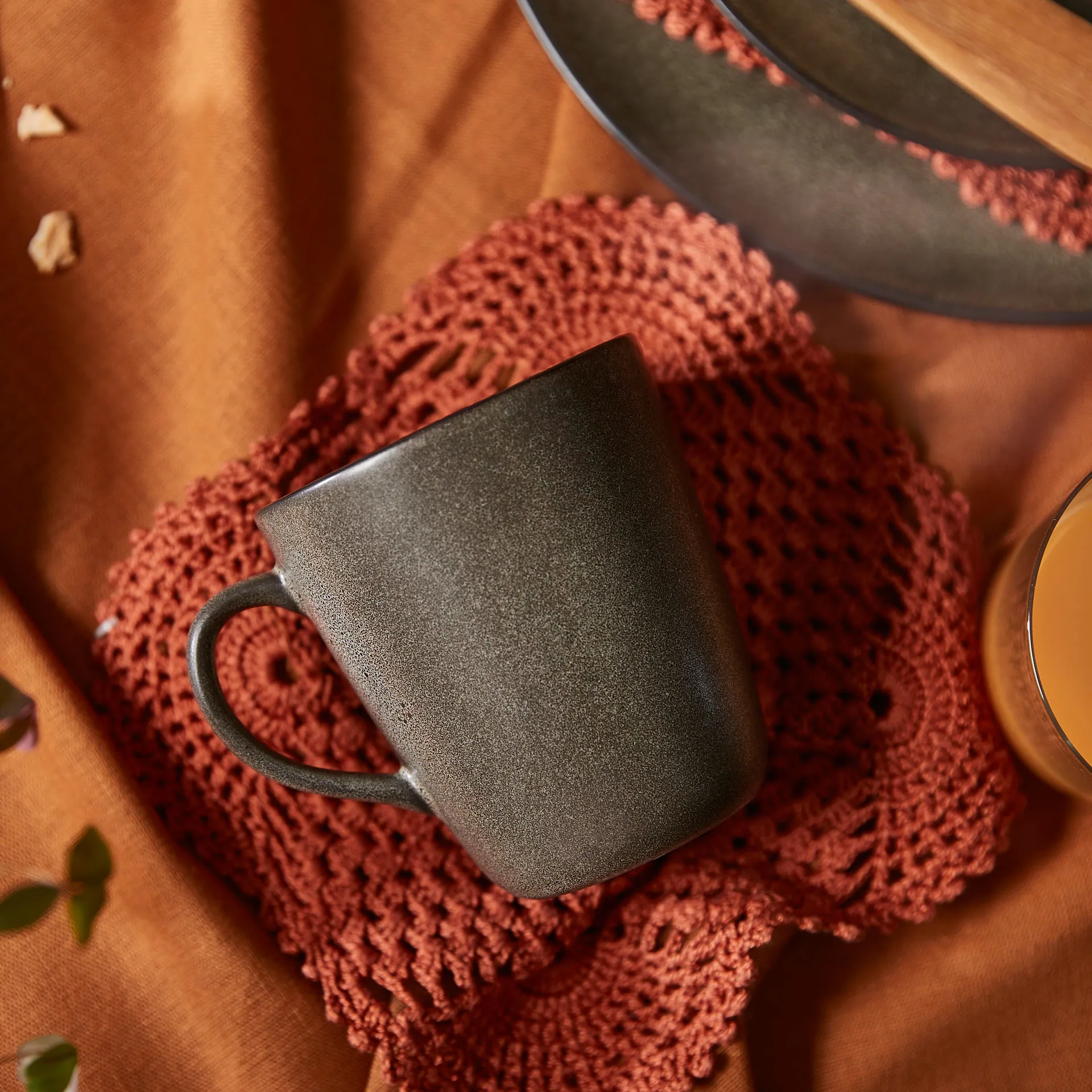 Raw マグ ハンドル付き 35 cl, Forest brown Aida | アイーダ