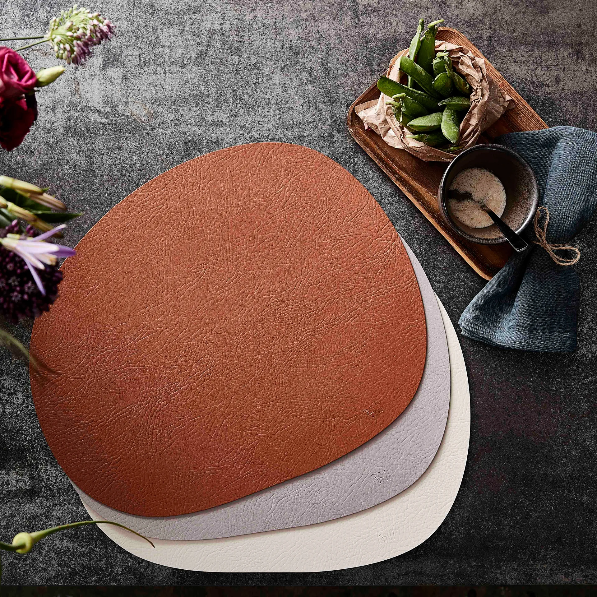 Raw ランチョンマット レザー, Dusty rose buffalo Aida | アイーダ
