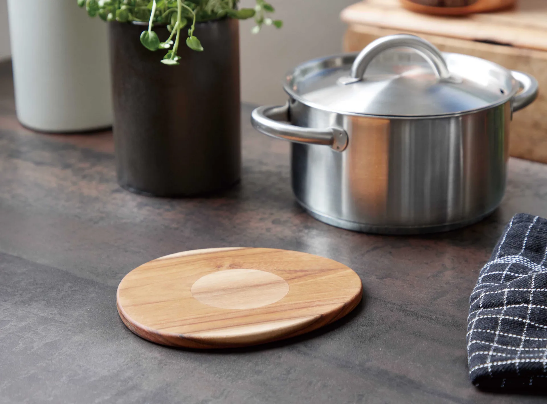 Raw トリベット magnetic 15x17.5 cm, Teak Aida | アイーダ