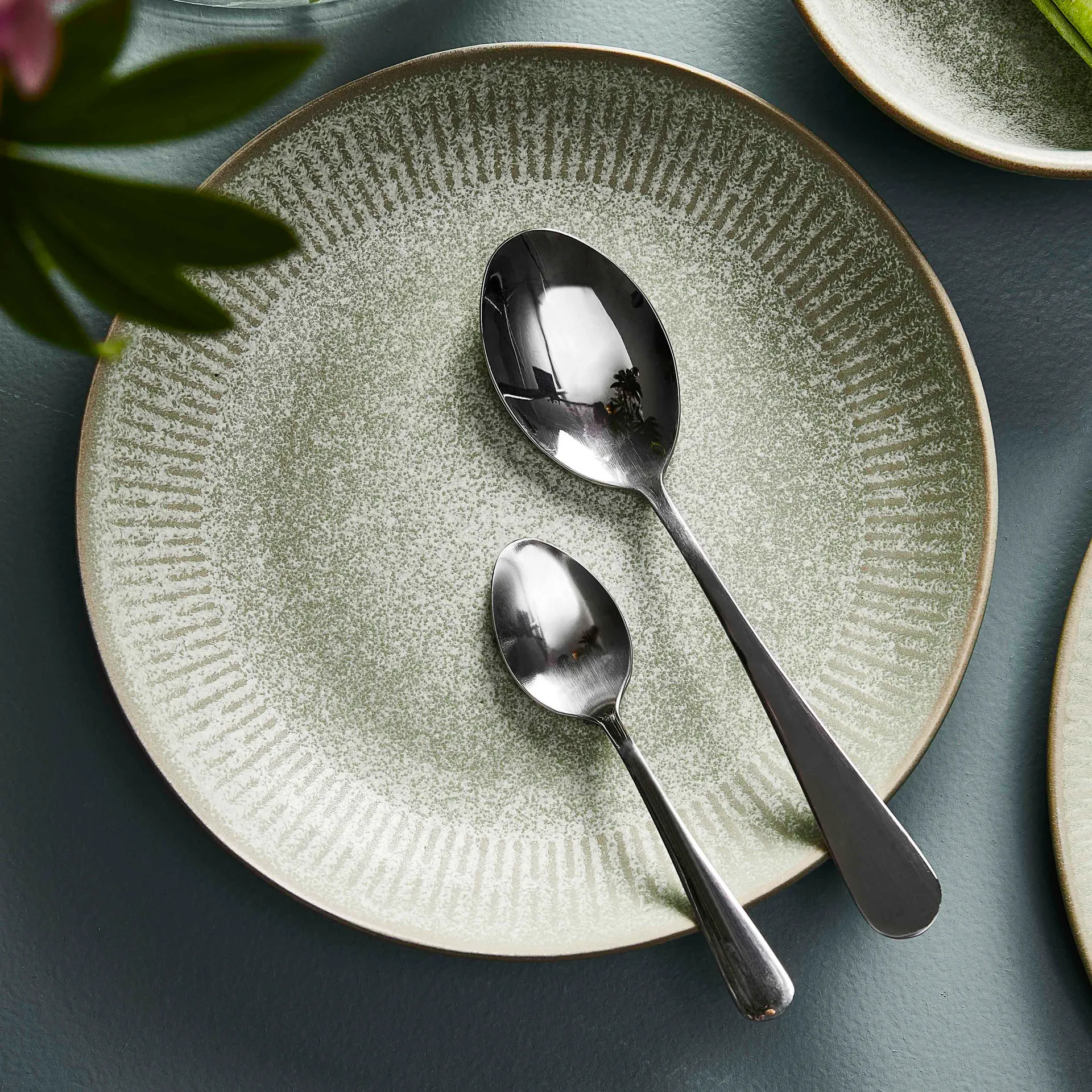 Relief スープ プレート Ø22 cm, green Aida | アイーダ