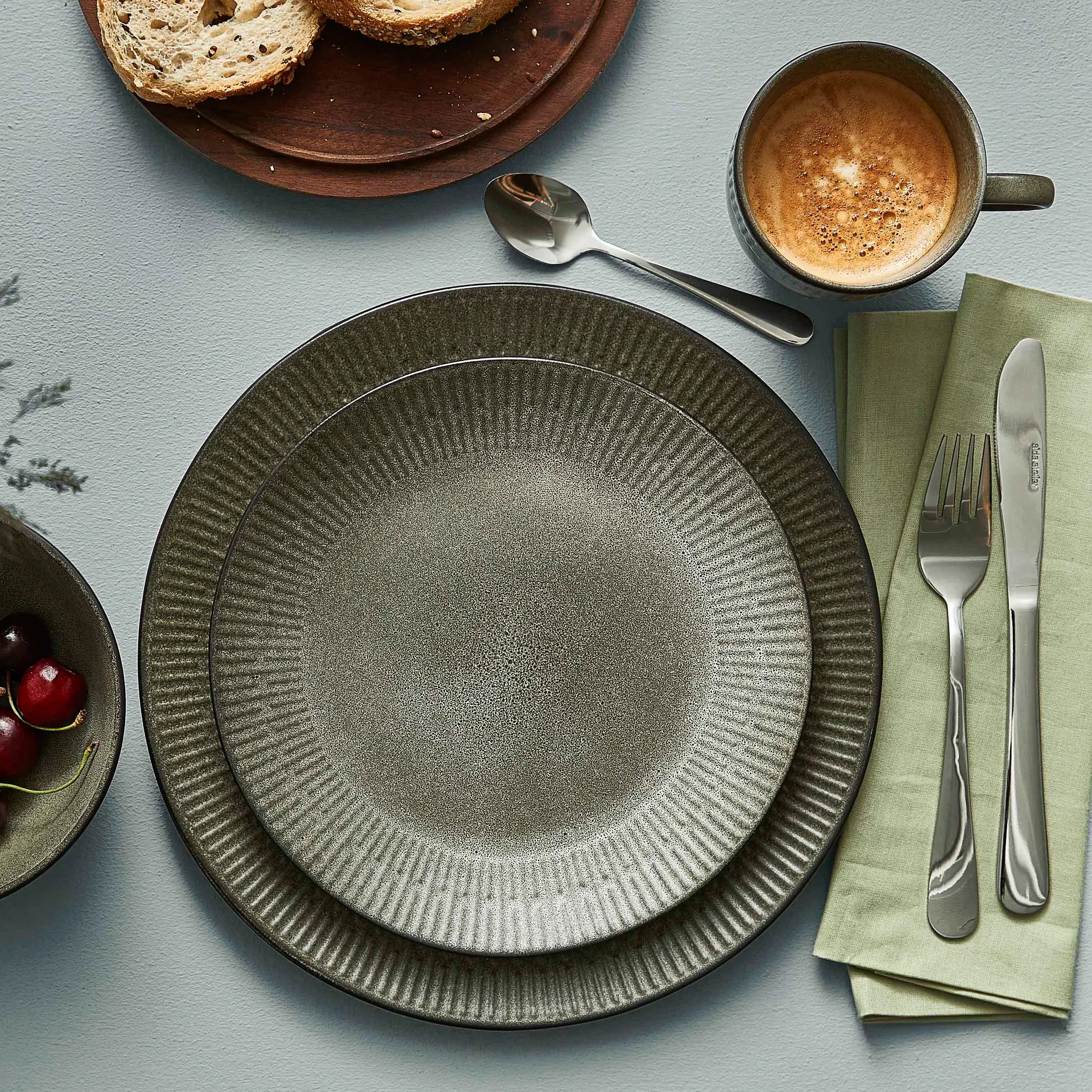 Relief プレート 27 cm, grey Aida | アイーダ