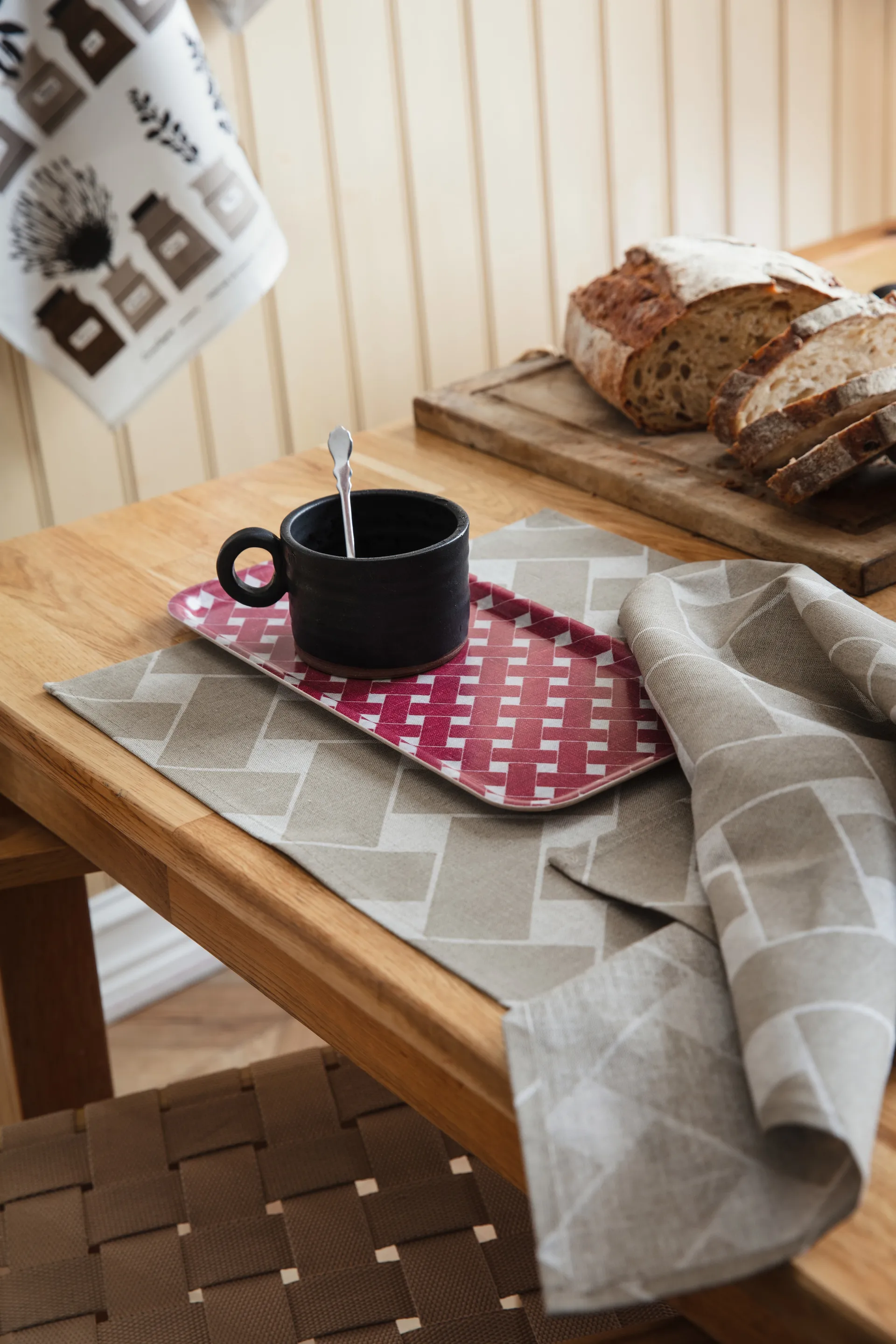 Basket トレイ 15x32 cm, Red Almedahls | アルメダールズ