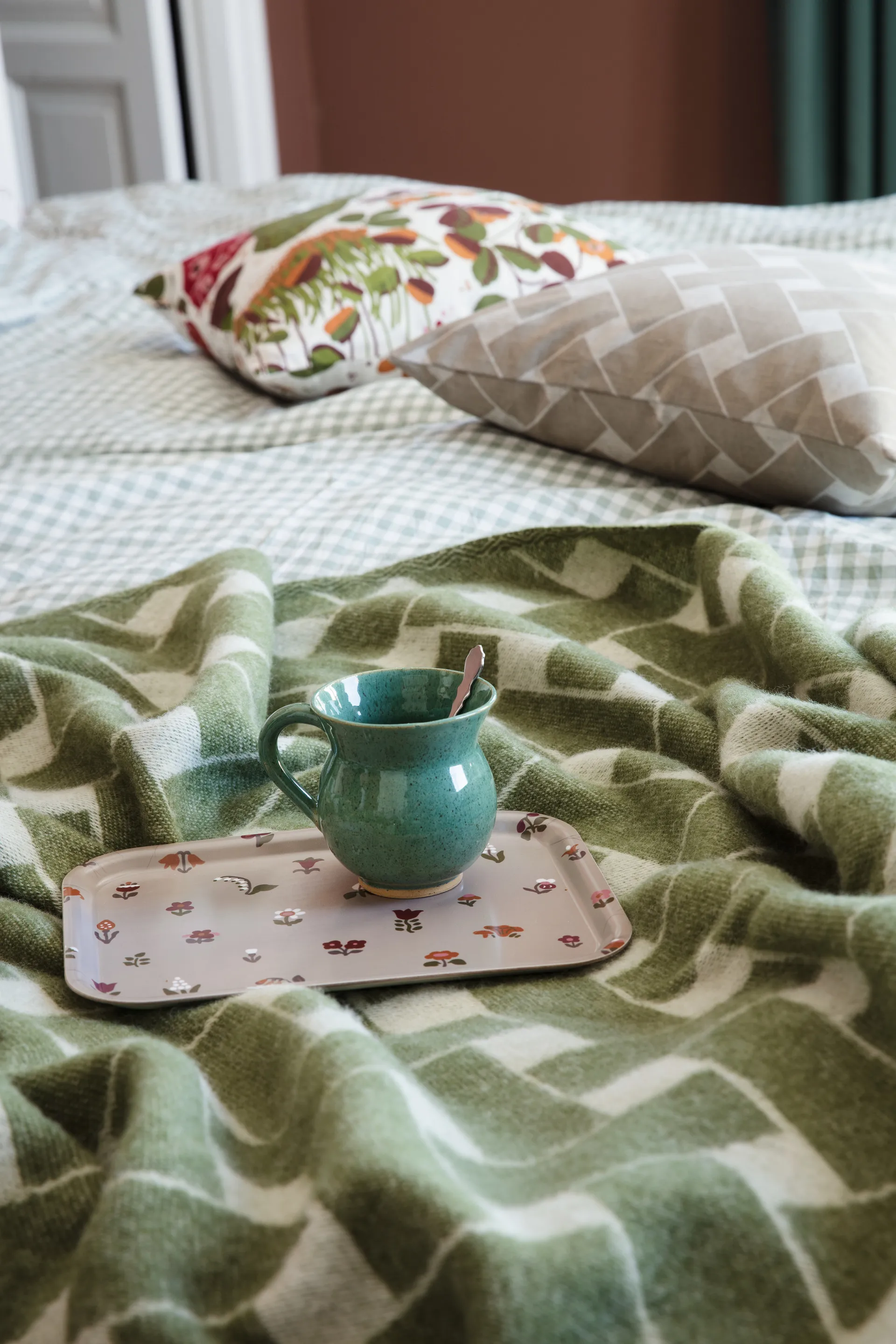 Brunnsparken トレイ 20x27 cm, Taupe Almedahls | アルメダールズ