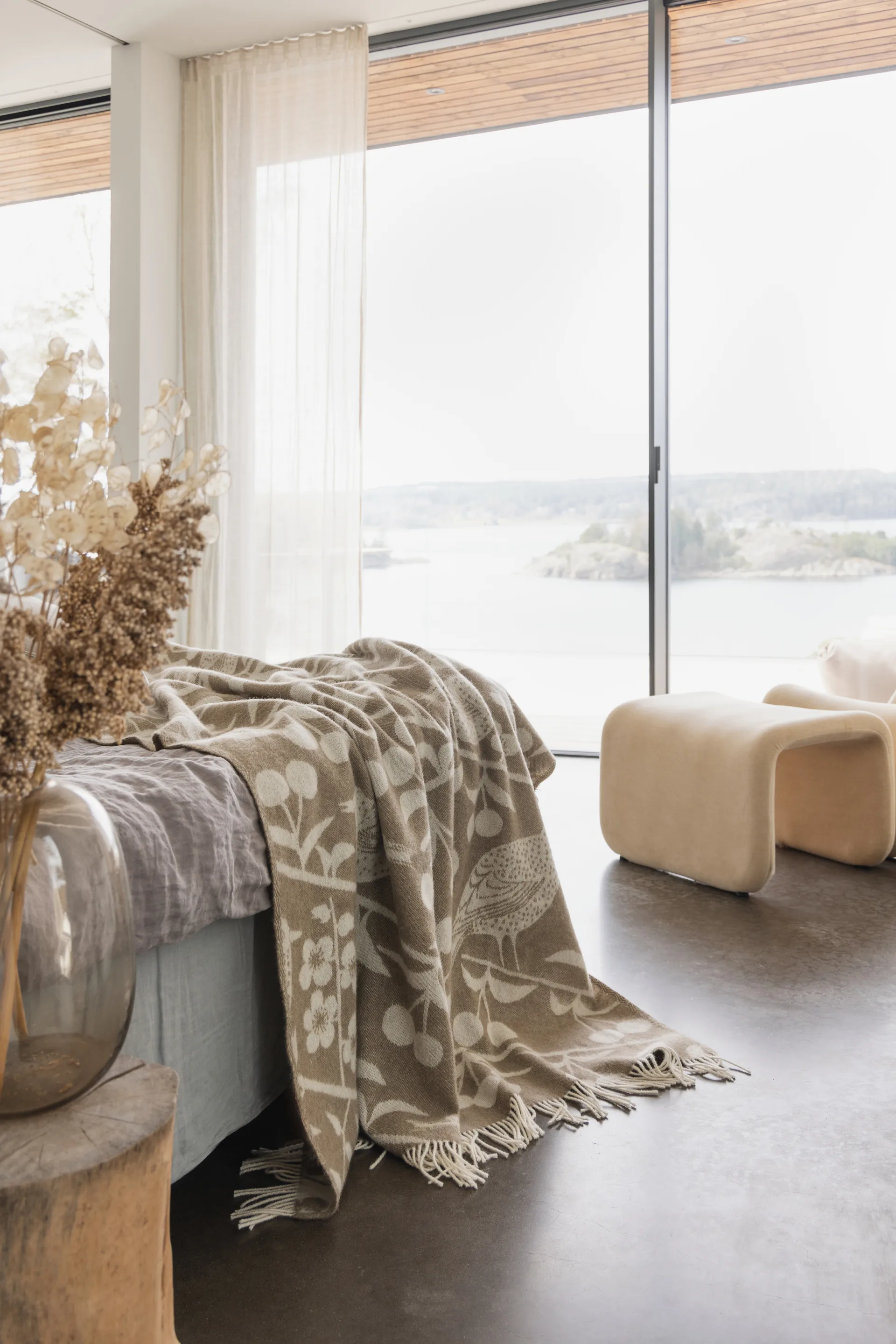 Cherry Garden スロー 130x170 cm, Brown-offwhite Almedahls | アルメダールズ