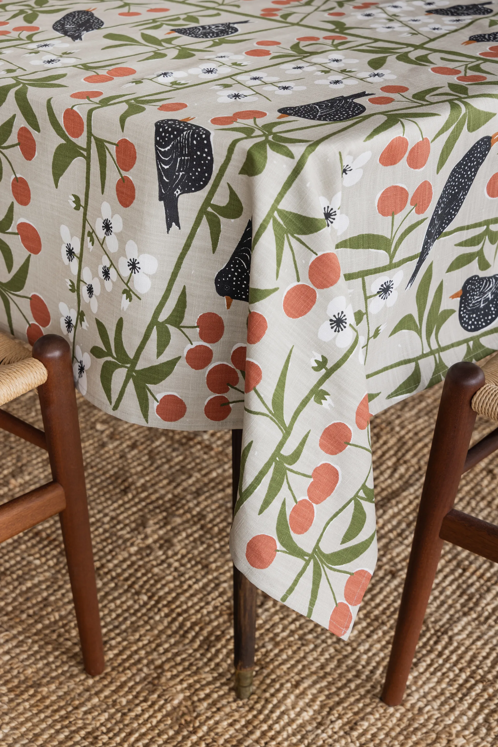 Cherry Garden テーブルクロス, Beige, 145x250 cm Almedahls | アルメダールズ