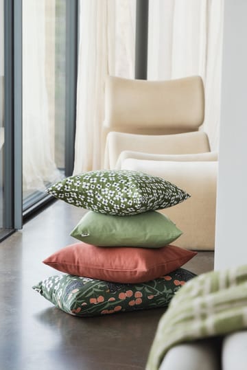 Cherry Orchard クッションカバー - Dark green, 40x70cm - Almedahls | アルメダールズ