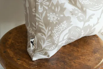 Granatäpple クッションカバー 50x50 cm - Beige - Almedahls | アルメダールズ