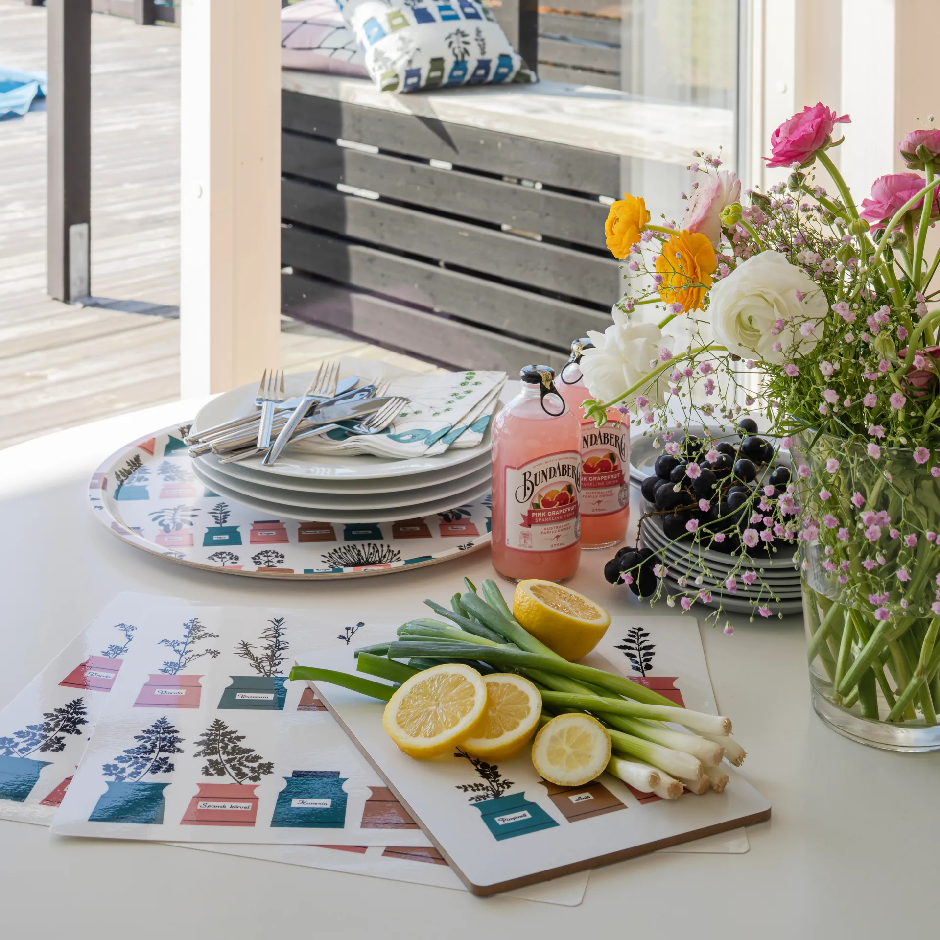 Persons spice トレイ Ø38 cm, Pink-grey Almedahls | アルメダールズ