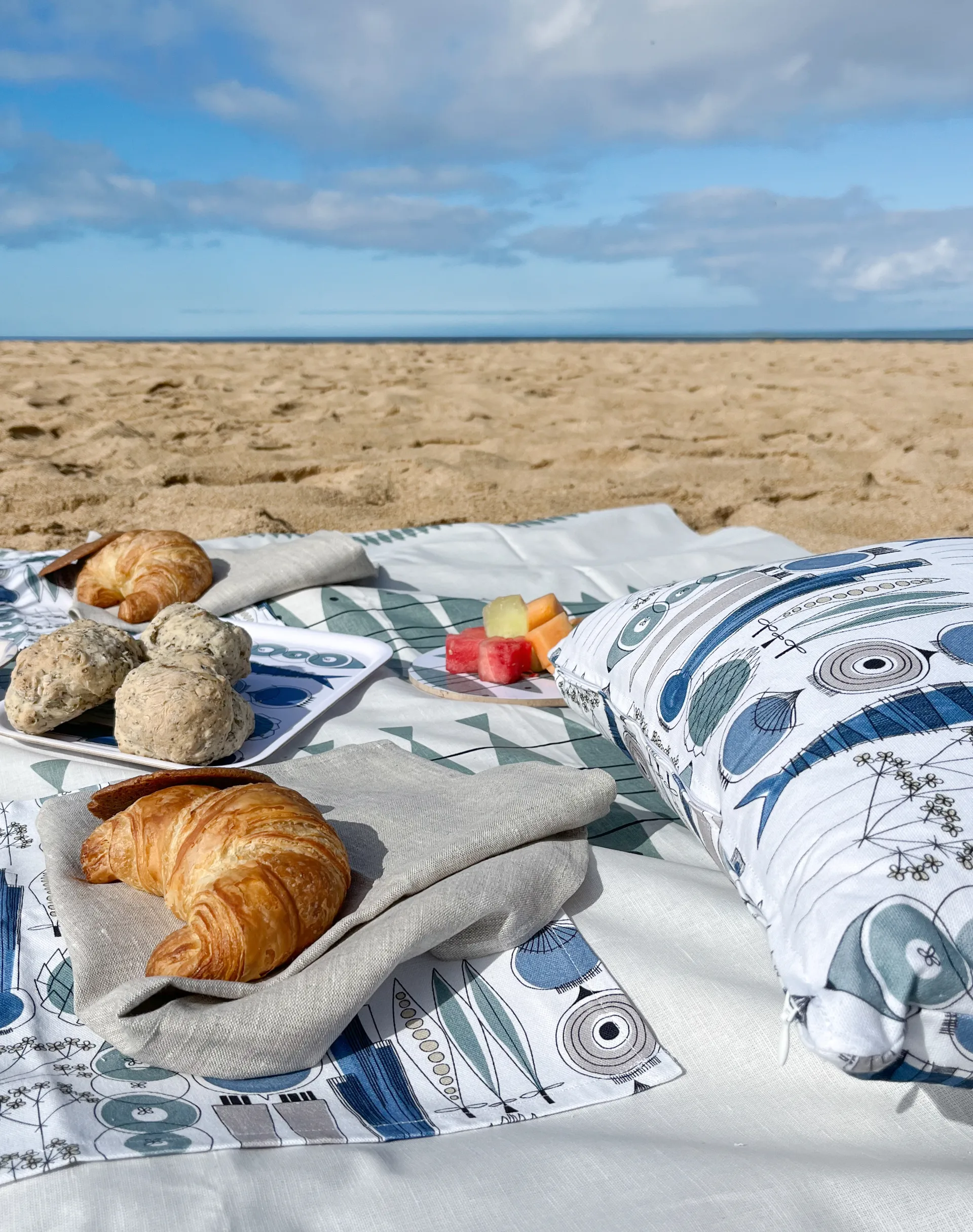 Picknick クッションカバー 47x47 cm, Blue-beige Almedahls | アルメダールズ