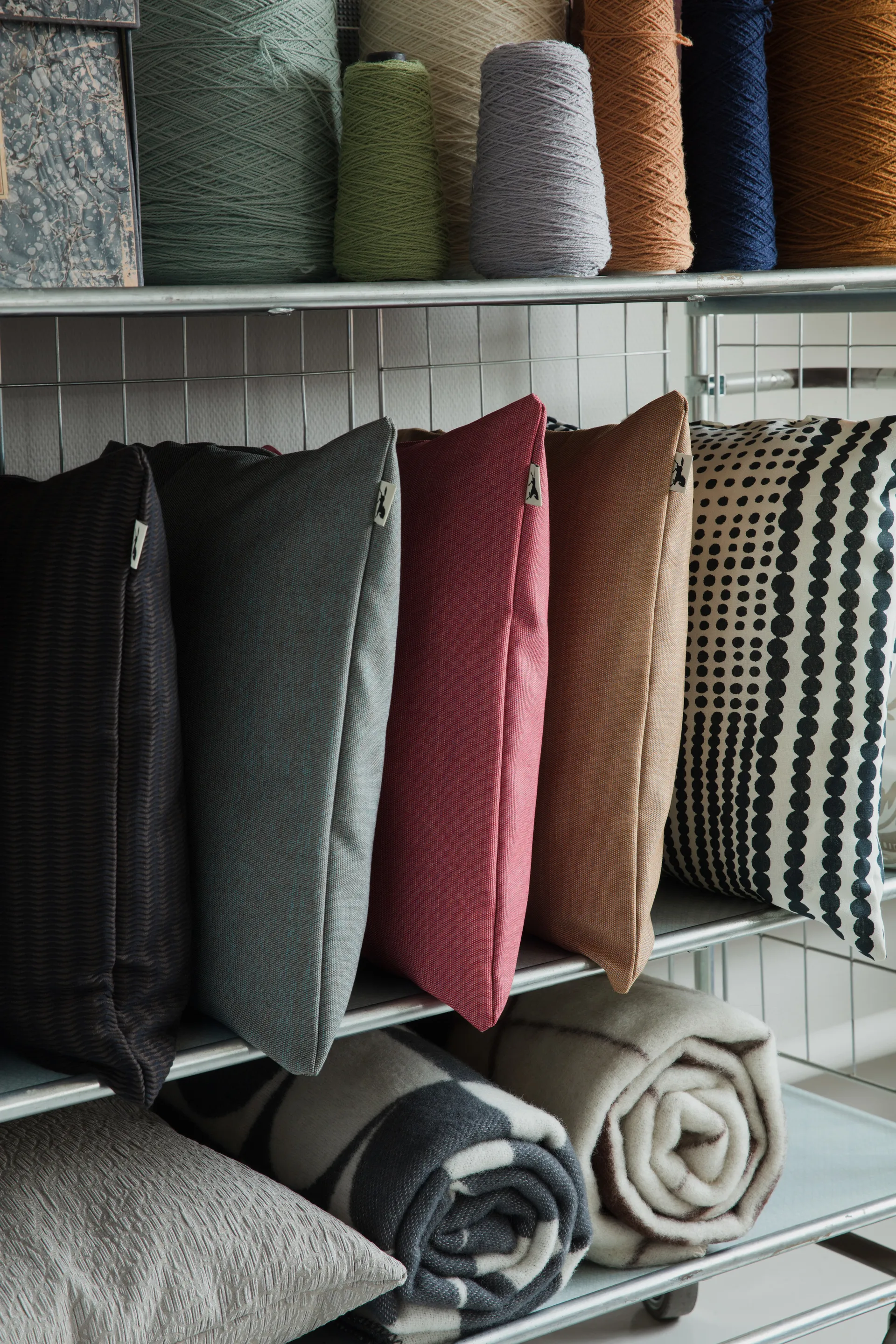 Prickfabric クッションカバー 47x47 cm, Black Almedahls | アルメダールズ