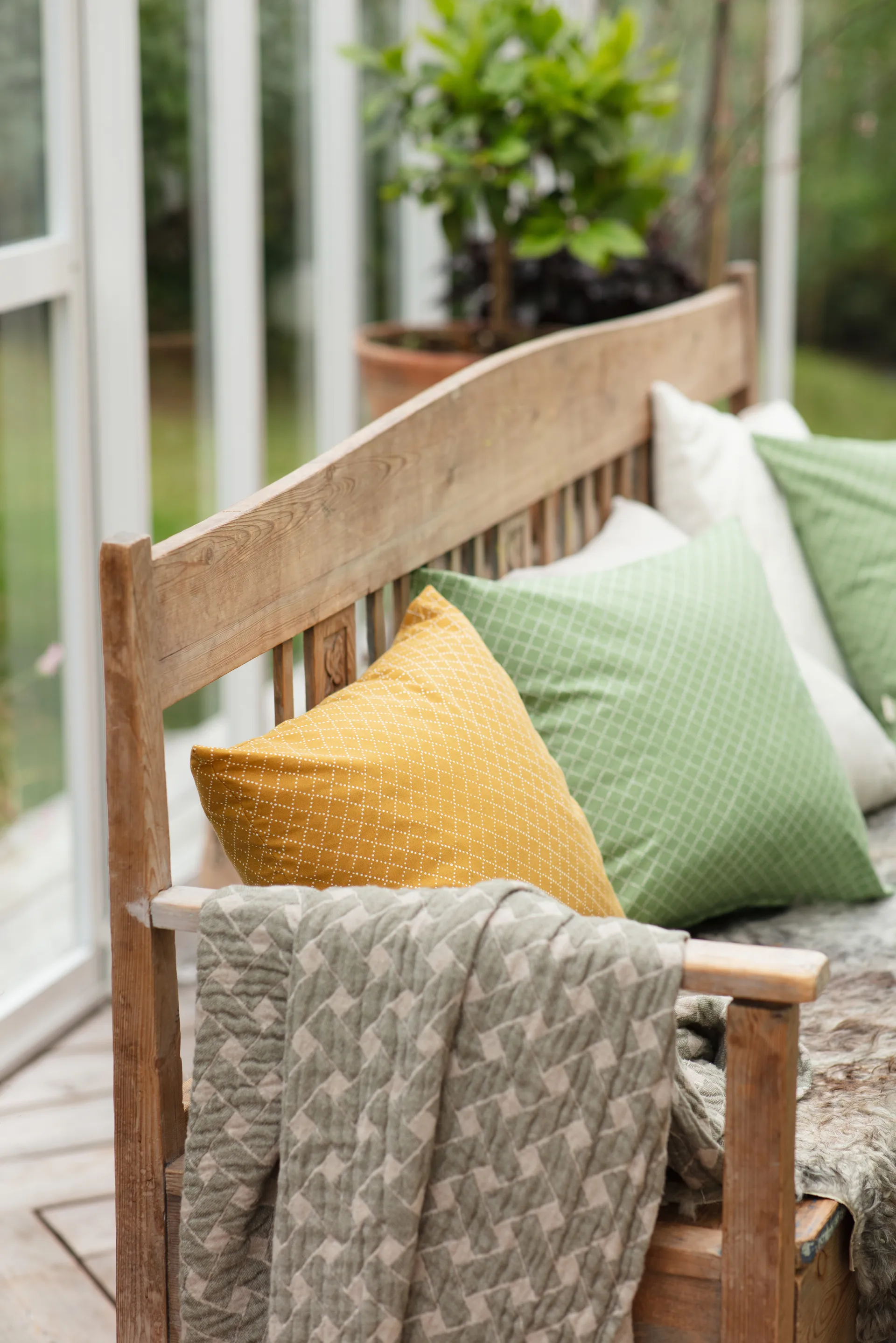 Prickruta クッションカバー 47x47 cm, Ochre Almedahls | アルメダールズ