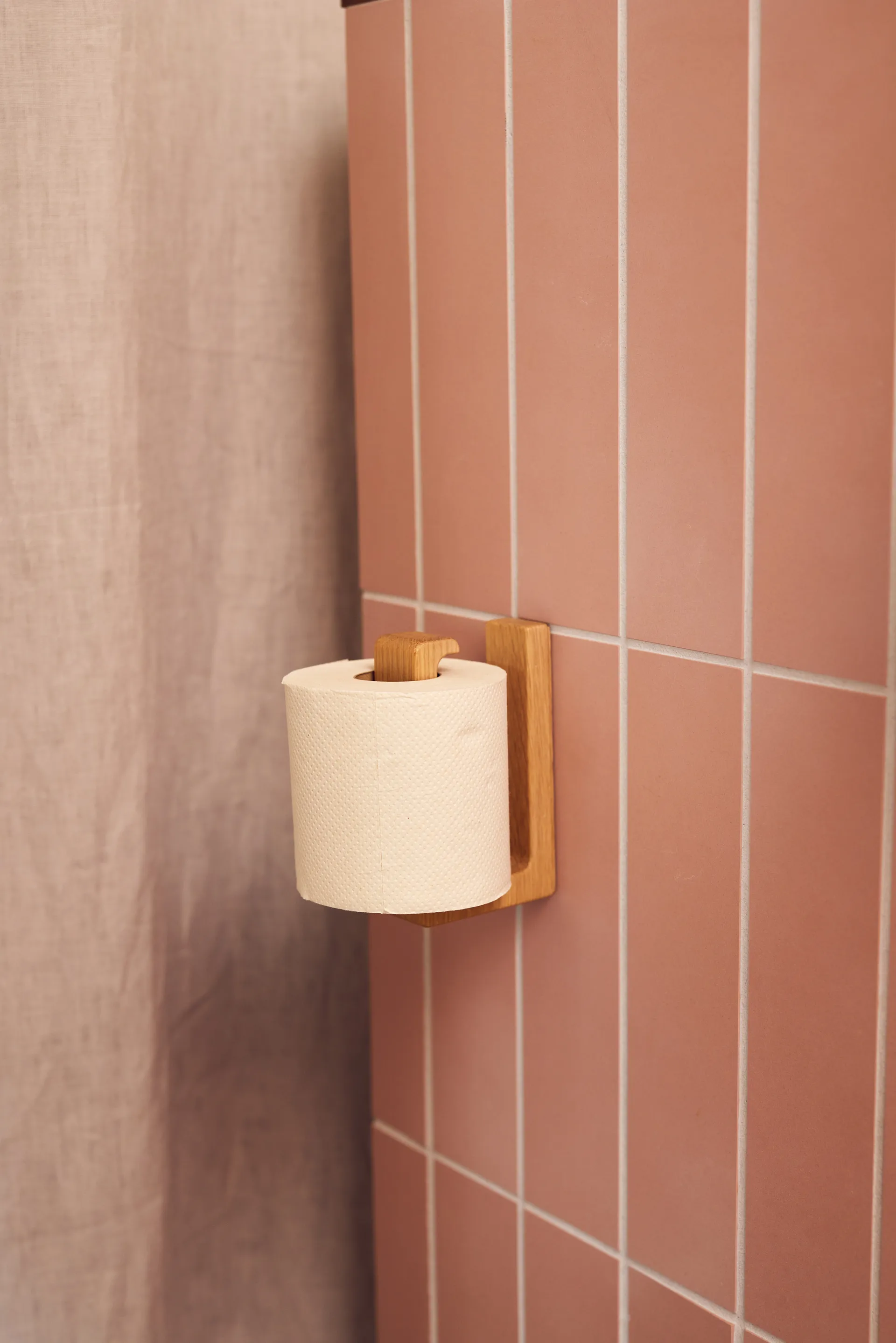 Andersen トイレットペーパーホルダー, Lacquered oak Andersen Furniture