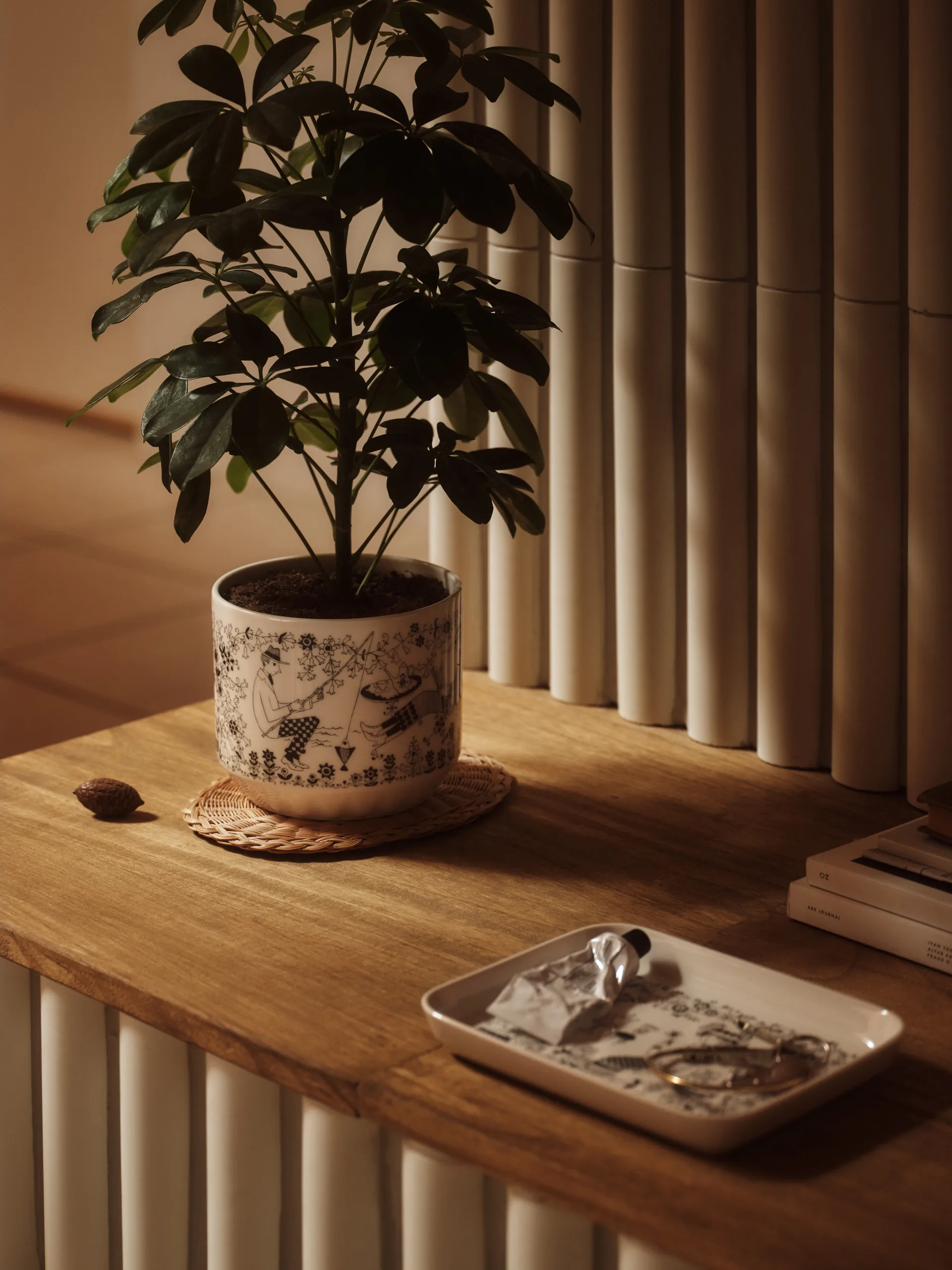 Emilia プレート 15x19 cm, Black-white Arabia | アラビア