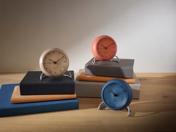 AJ City Hall テーブルクロック - sandy beige - Arne Jacobsen Clocks | アルネ・ヤコブセン クロック