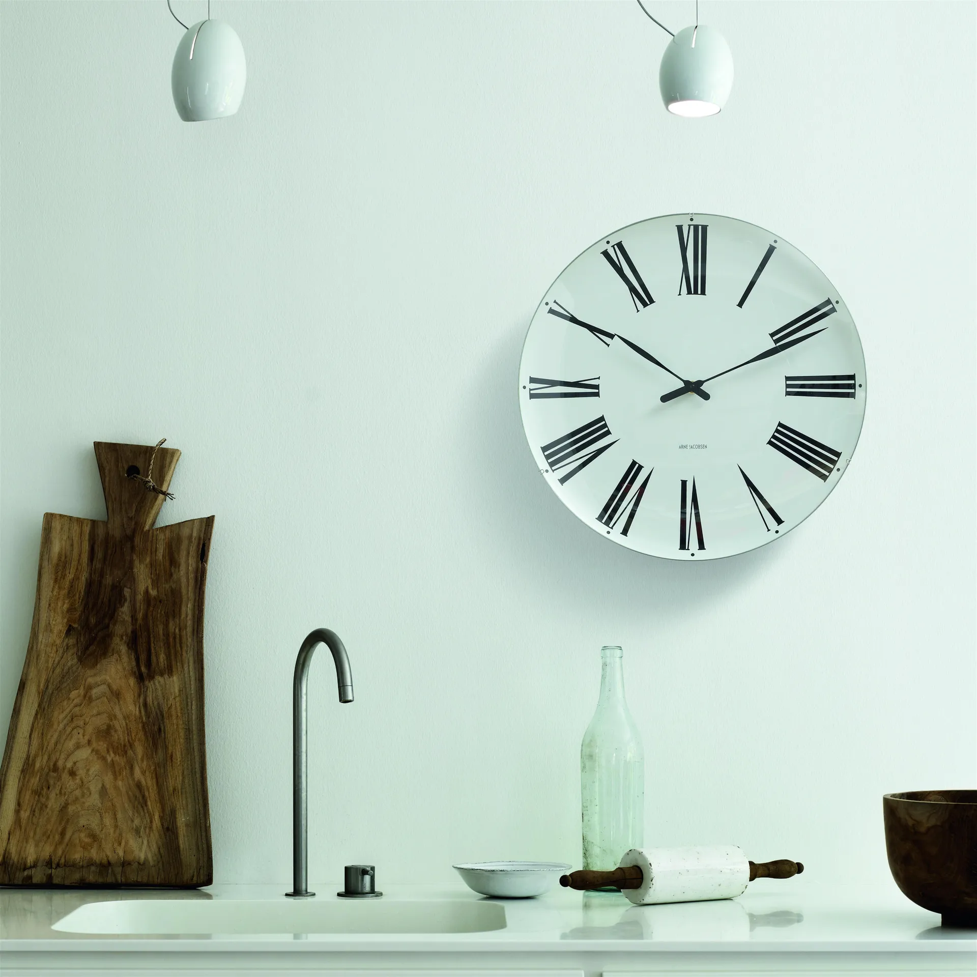 Arne Jacobsen/アルネ・ヤコブセン Roman ウォールクロック, Ø 48 cm Arne Jacobsen Clocks | アルネ・ヤコブセン クロック