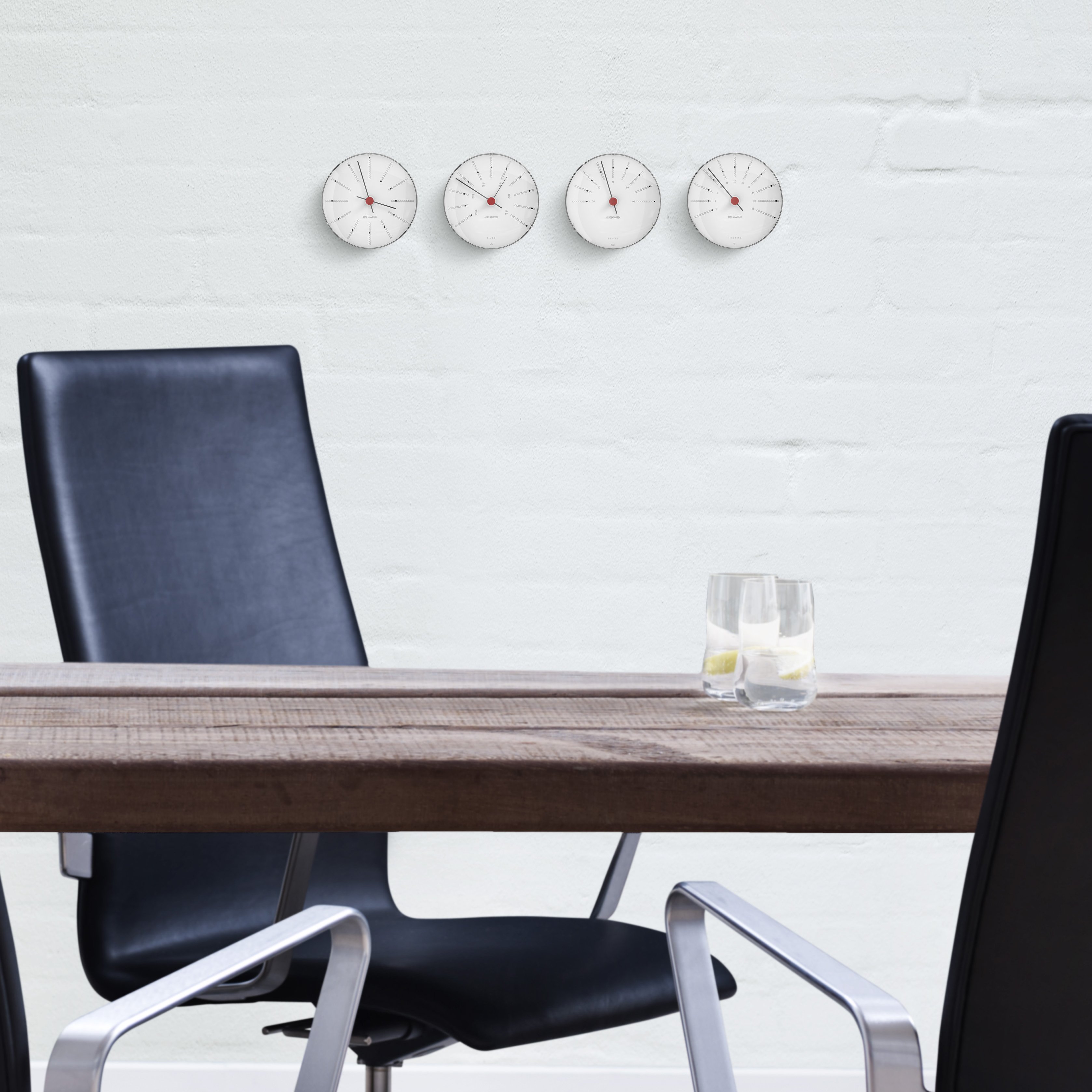 ARNE JACOBSEN　アルネ・ヤコブセン stoop | 'SERIES 7' Chair by Arne Jacobsen for Fritz Hansen