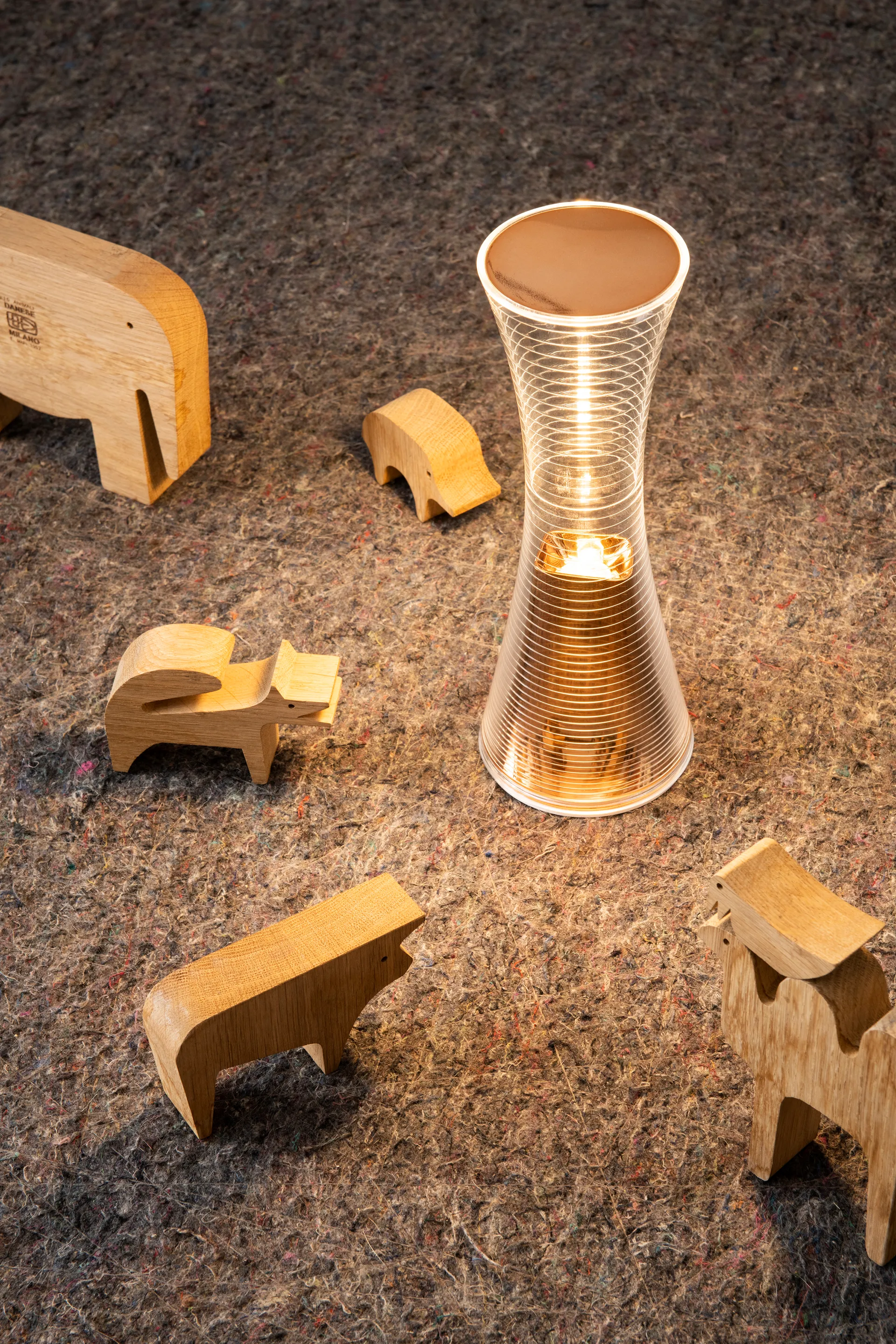 Come Together ポータブルテーブルランプ 26.5 cm, Copper Artemide