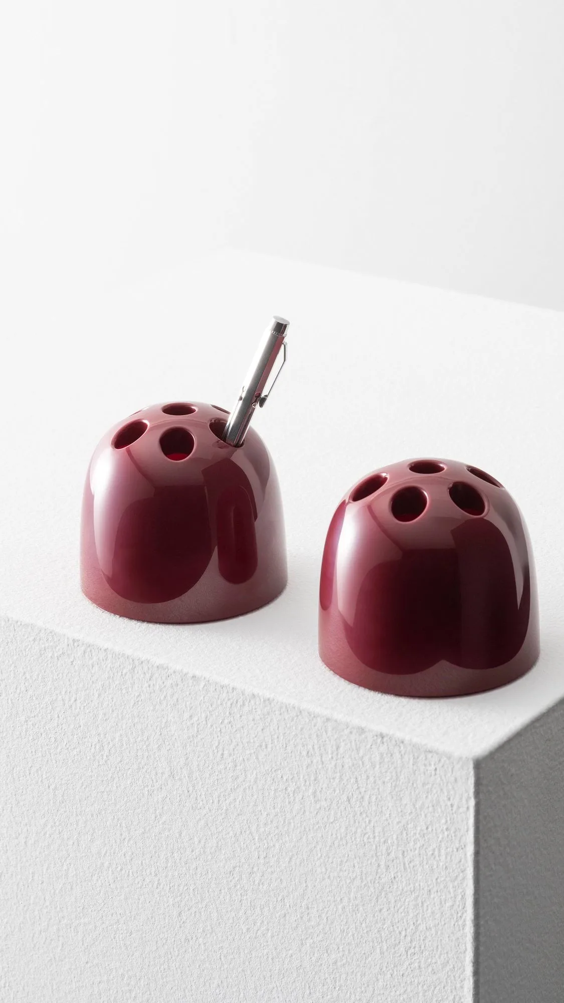 Dedalino ペン立て, Ruby red Artemide