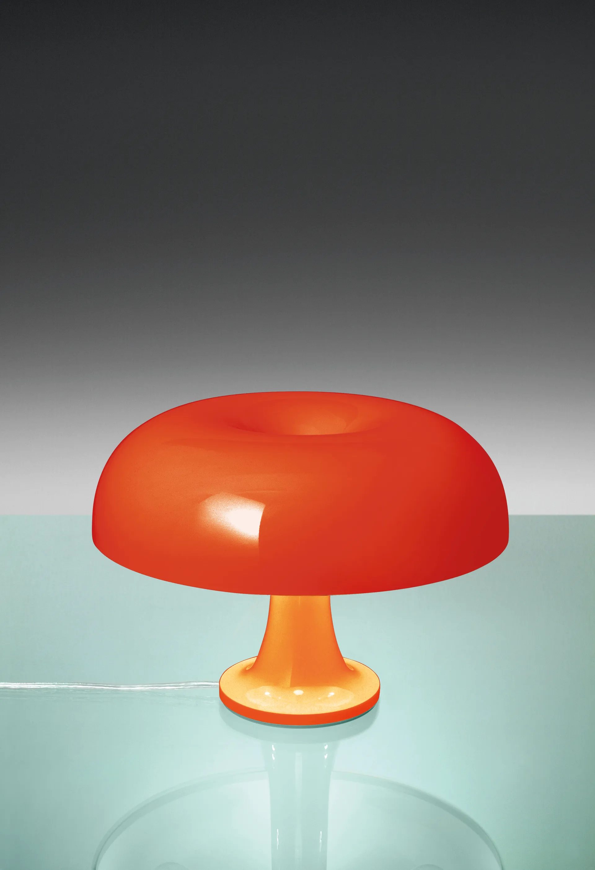 Nessino テーブルランプ Artemide