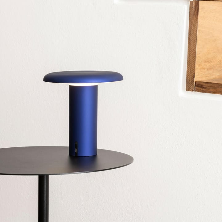 Takku ポータブルテーブルランプ 19 cm, Anodized blue Artemide