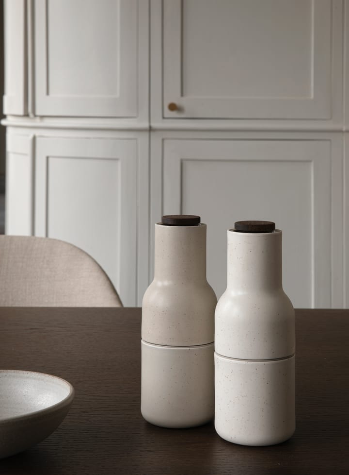 ボトルグラインダー スパイスミル (セラミック) 2本セット - Sand (walnut lid) - Audo Copenhagen | オドー・コペンハーゲン