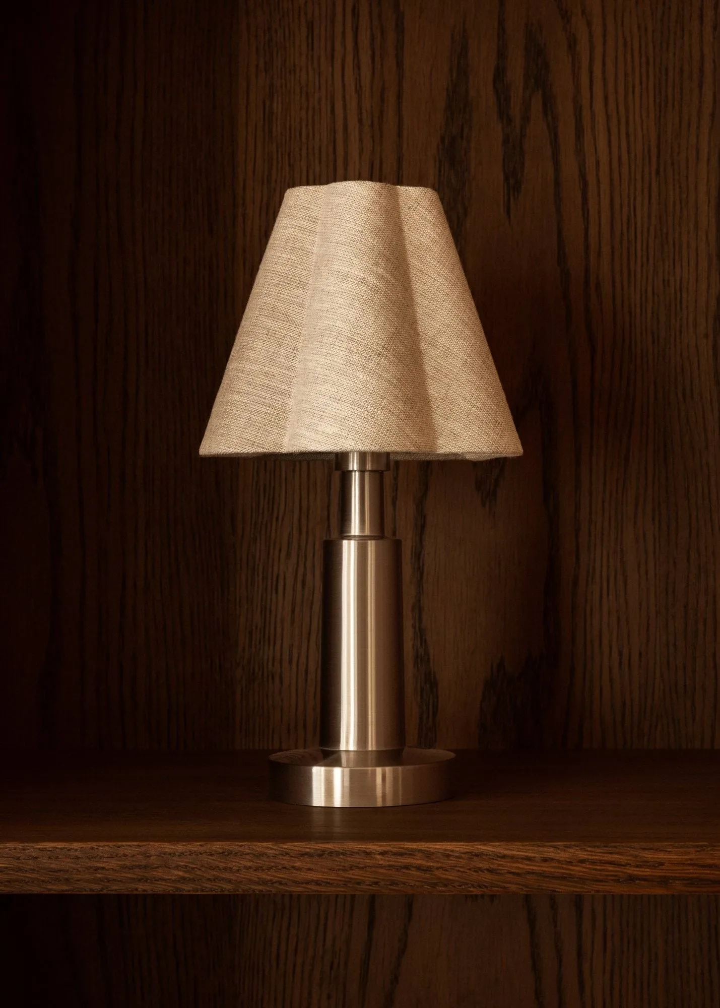 Admiral ポータブル テーブルランプ, Chrome-linen, 27 cm Audo Copenhagen | オドー・コペンハーゲン