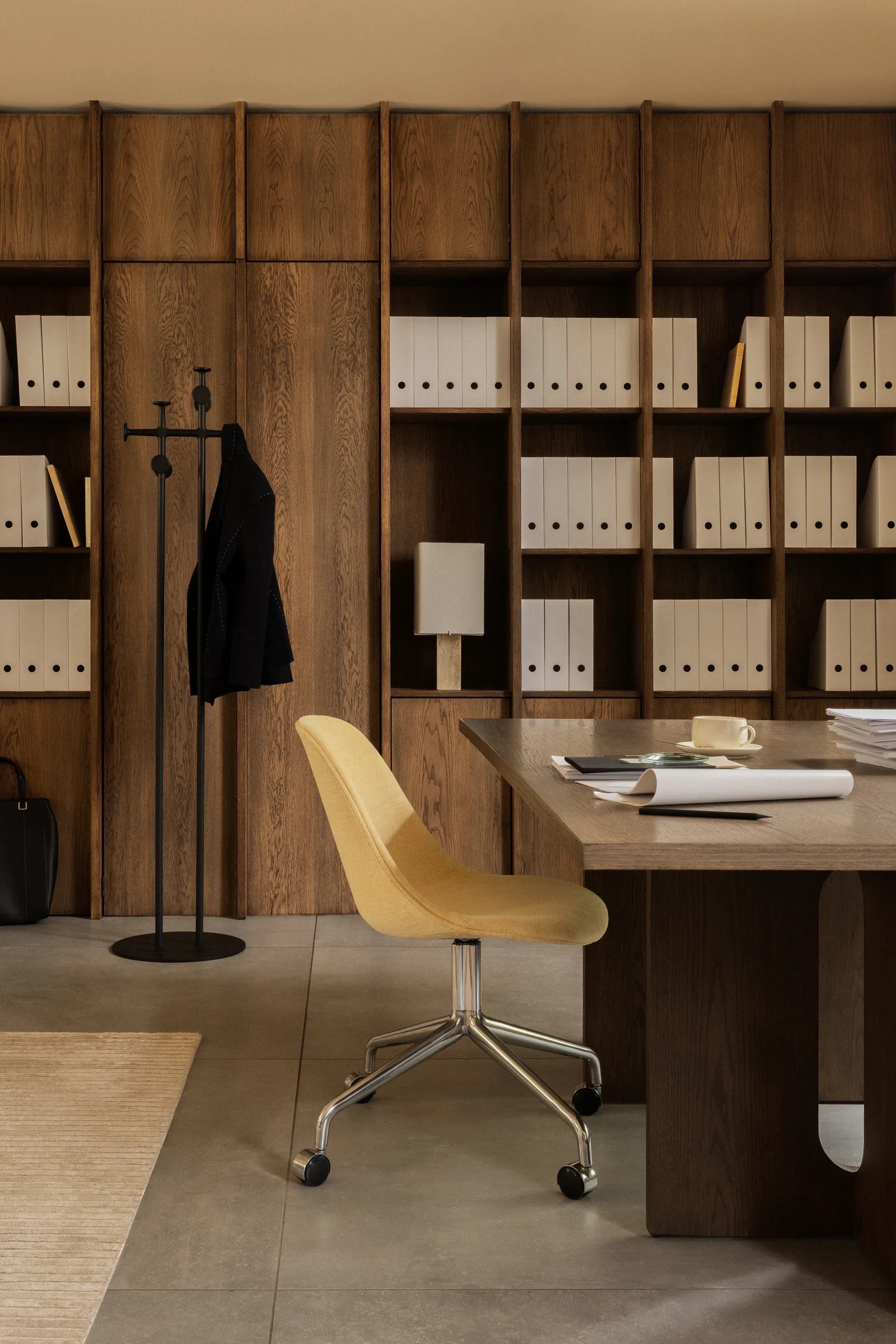 Afteroom フロアコートラック, Black Audo Copenhagen | オドー・コペンハーゲン