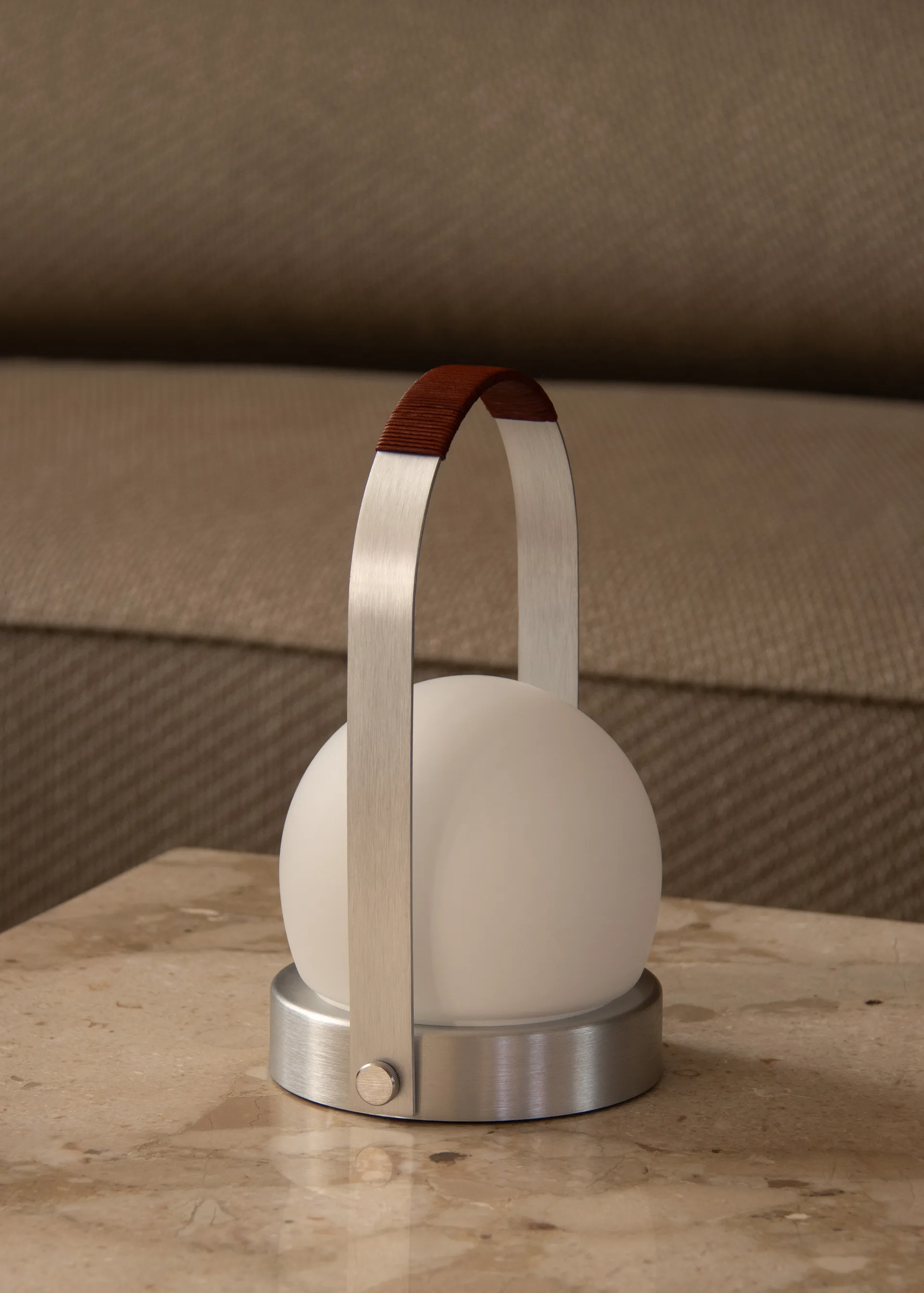Carrie ポータブルランプ, Brushed aluminium Audo Copenhagen | オドー・コペンハーゲン
