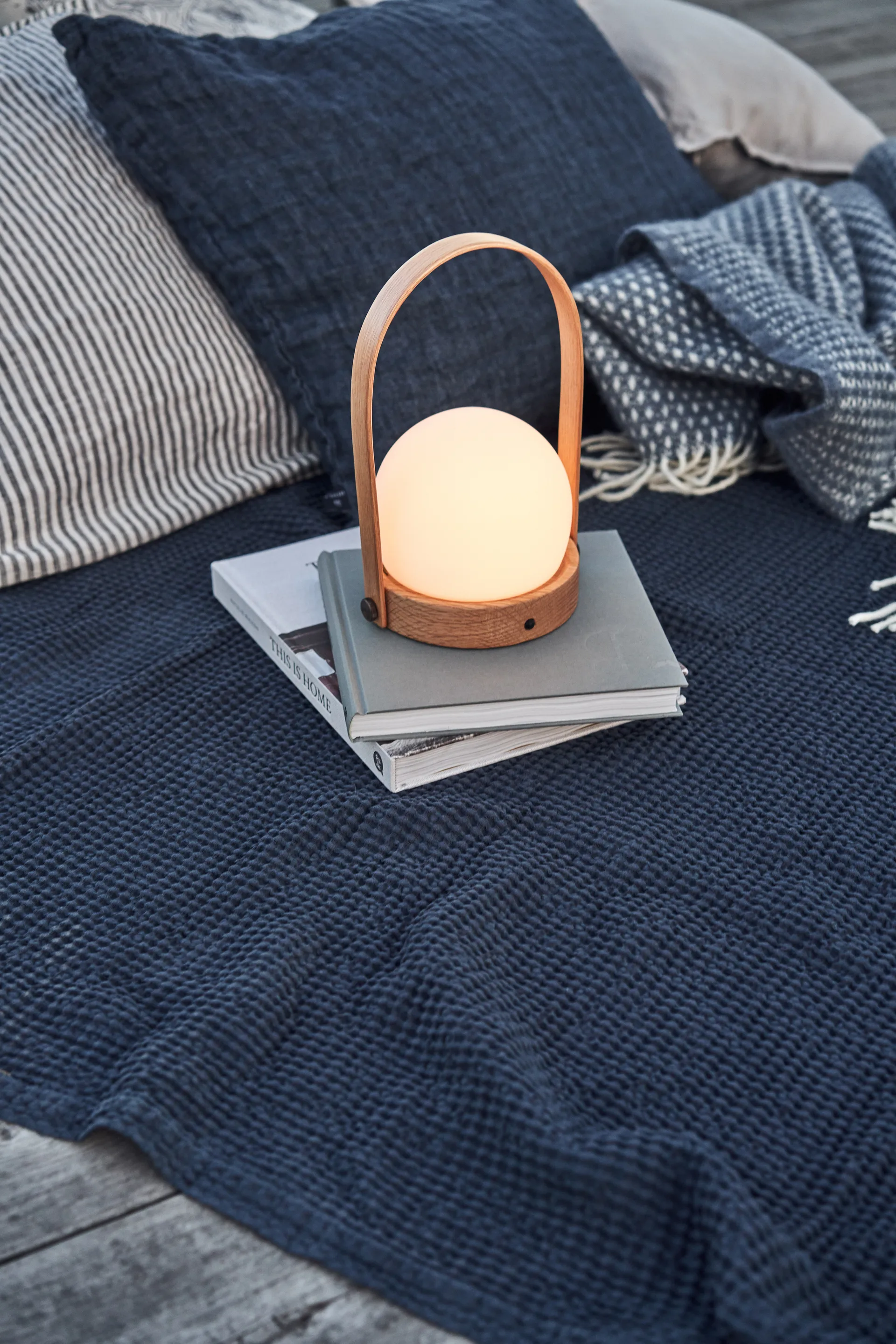 Carrie ポータブルランプ 限定版, Natural oak Audo Copenhagen | オドー・コペンハーゲン