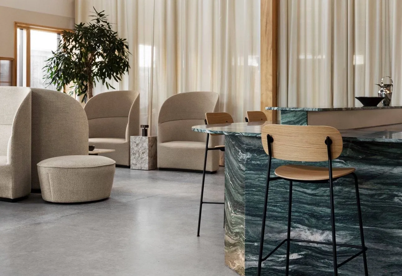 Co Bar Chair バースツール, Oak-chromed steel, 65 cm Audo Copenhagen | オドー・コペンハーゲン