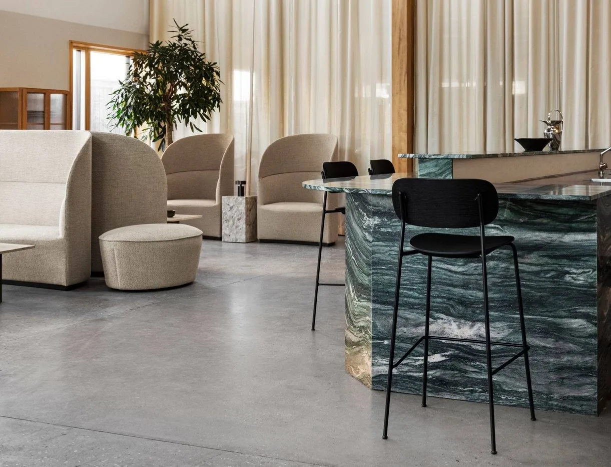 Co Bar Chair バースツール, Oak-chromed steel, 65 cm Audo Copenhagen | オドー・コペンハーゲン