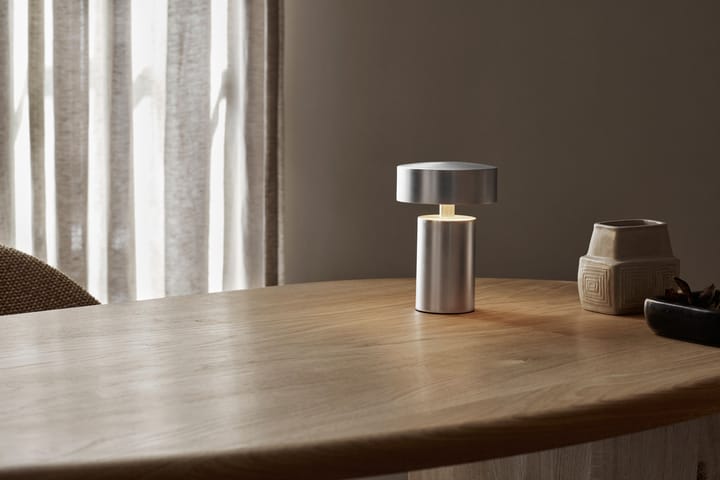 Column ポータブルテーブルランプ IP44, Aluminium Audo Copenhagen | オドー・コペンハーゲン