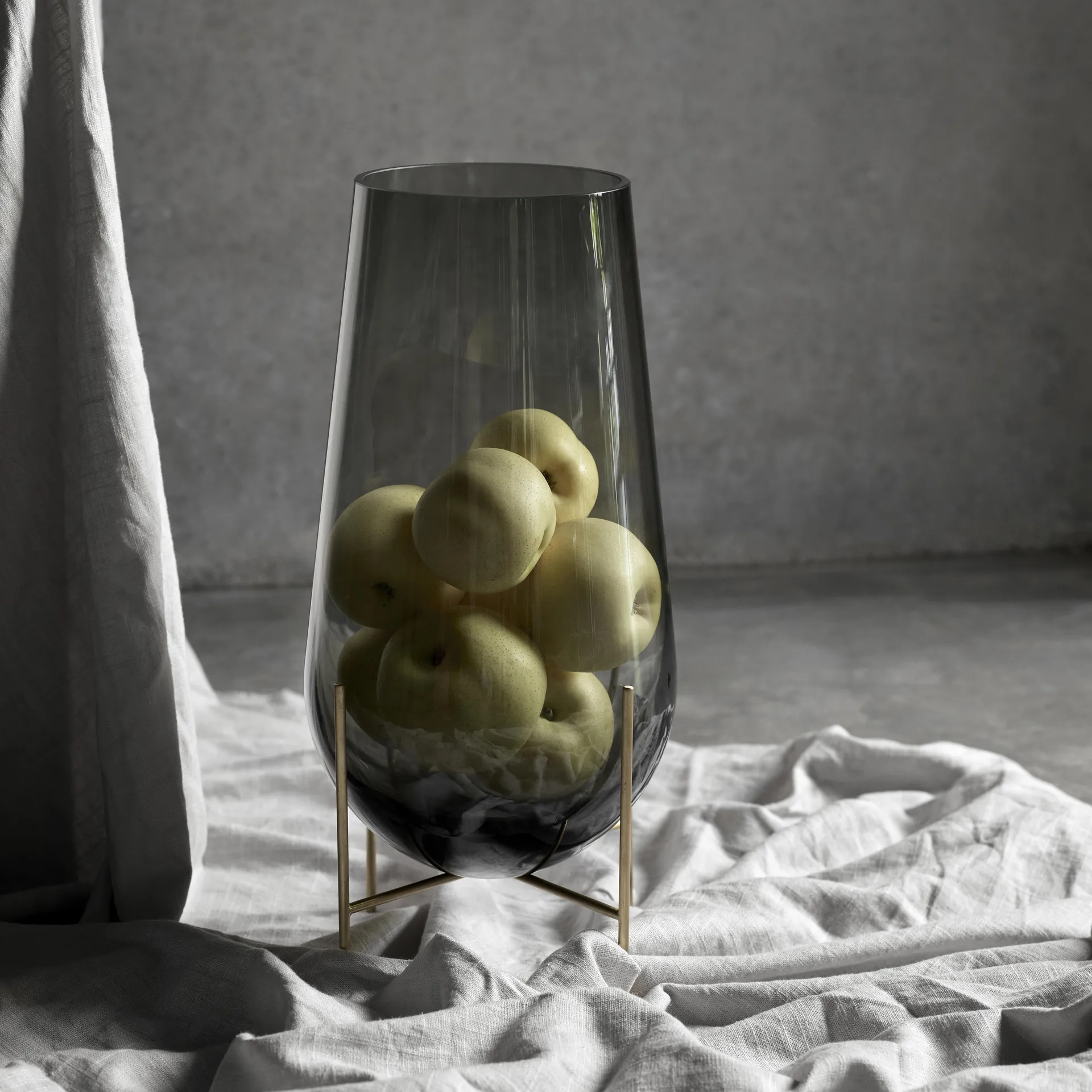 Échasse ミディアム 花瓶, smoke-coloured glass Audo Copenhagen | オドー・コペンハーゲン