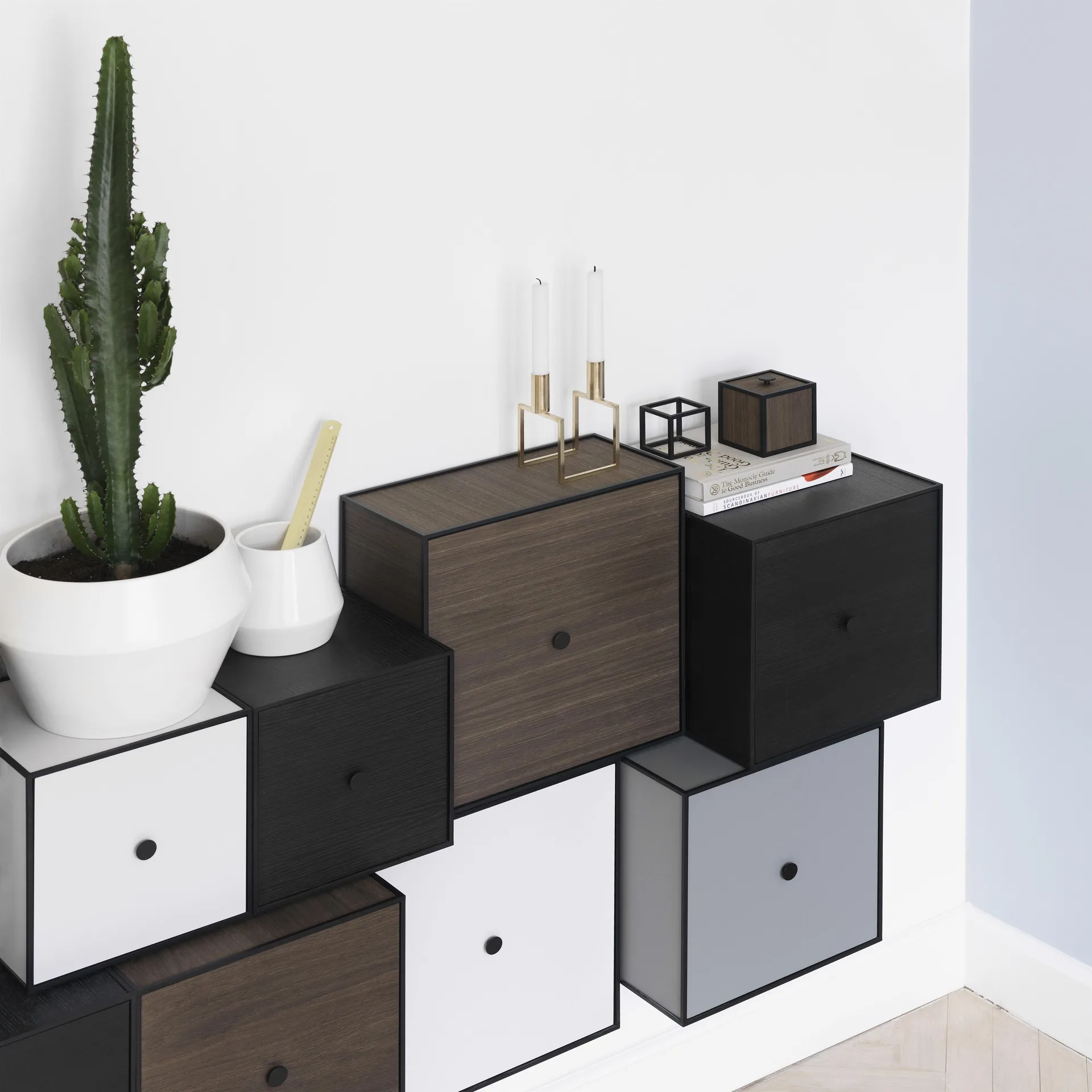 Frame 35 ドア付きキューブ, smoked oak Audo Copenhagen | オドー・コペンハーゲン