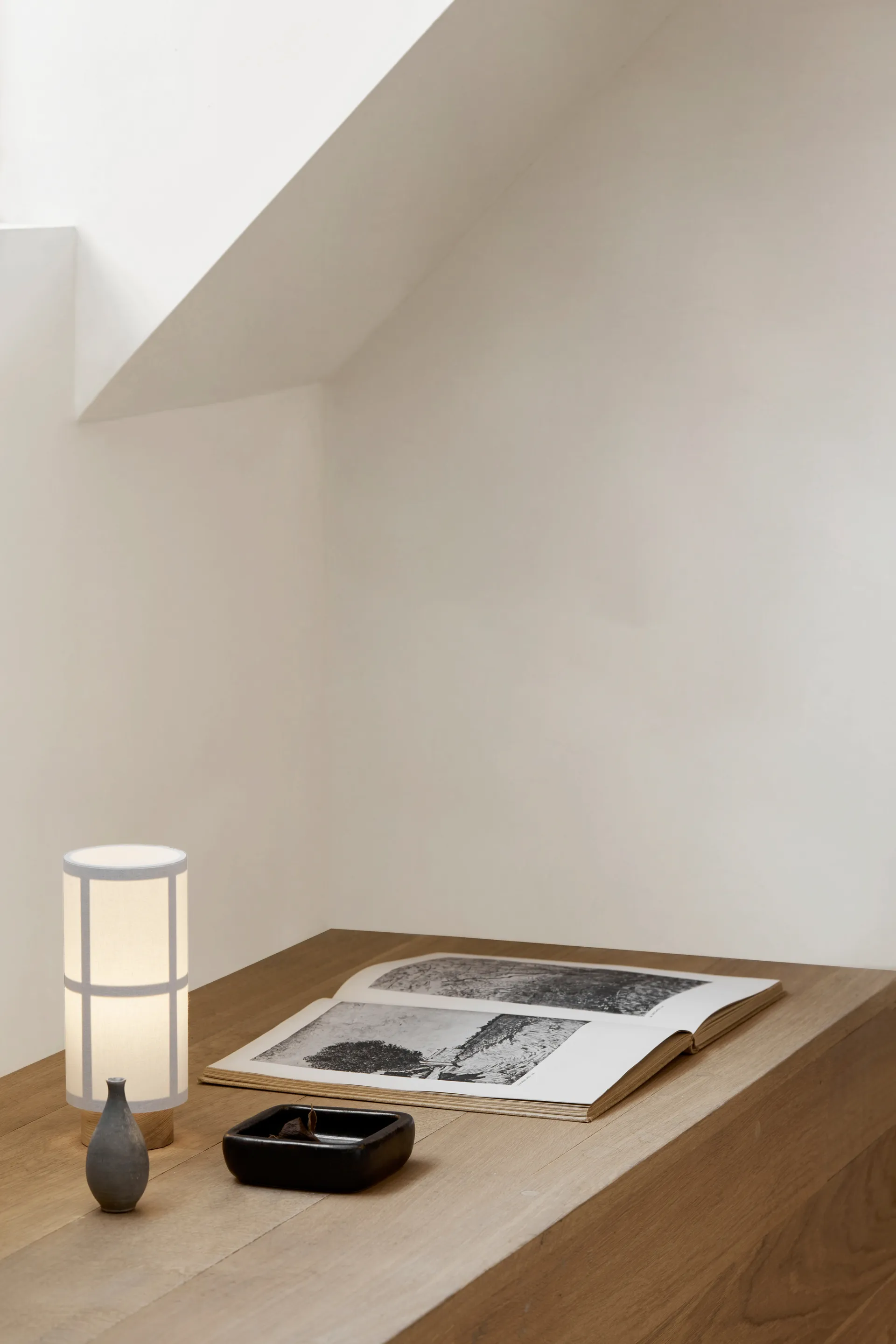Hashira ポータブルテーブルランプ, White Audo Copenhagen | オドー・コペンハーゲン