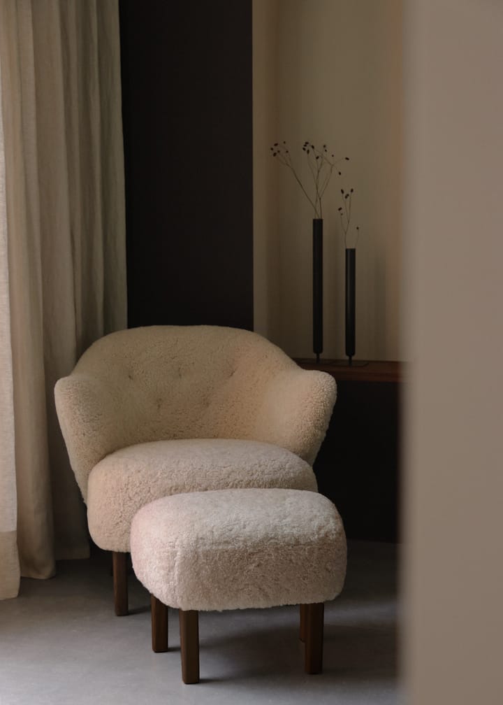 Ingeborg ��オットマン, Sheep skin moonlight-legs in smoked oak Audo Copenhagen | オドー・コペンハーゲン