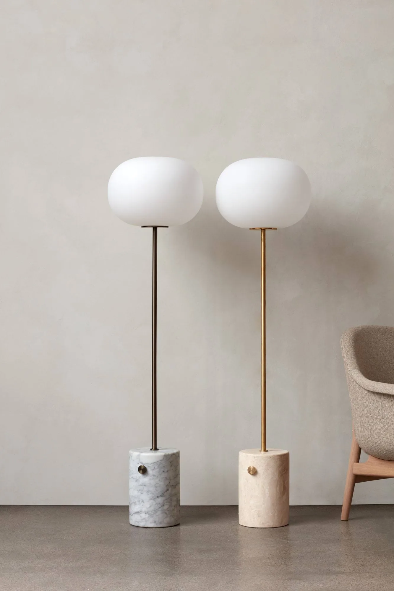 JWDA フロアランプ, Carrara marble-bronzed brass, 130 cm Audo Copenhagen | オドー・コペンハーゲン