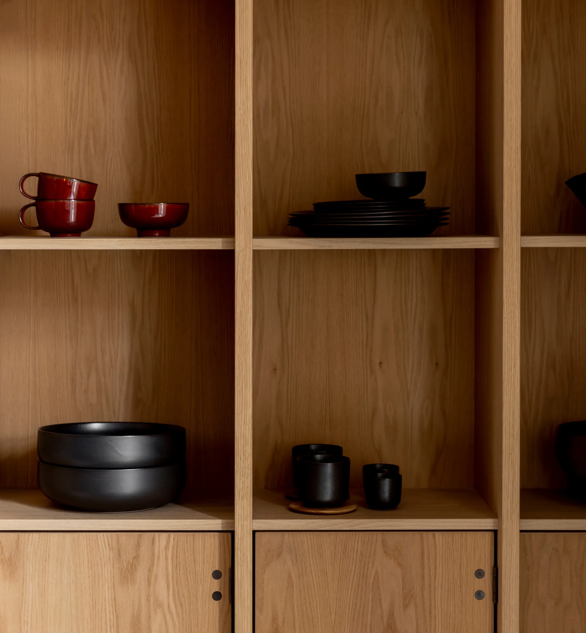 New Norm ボウル 脚付き Ø12 cm, Dark glazed Audo Copenhagen | オドー・コペンハーゲン