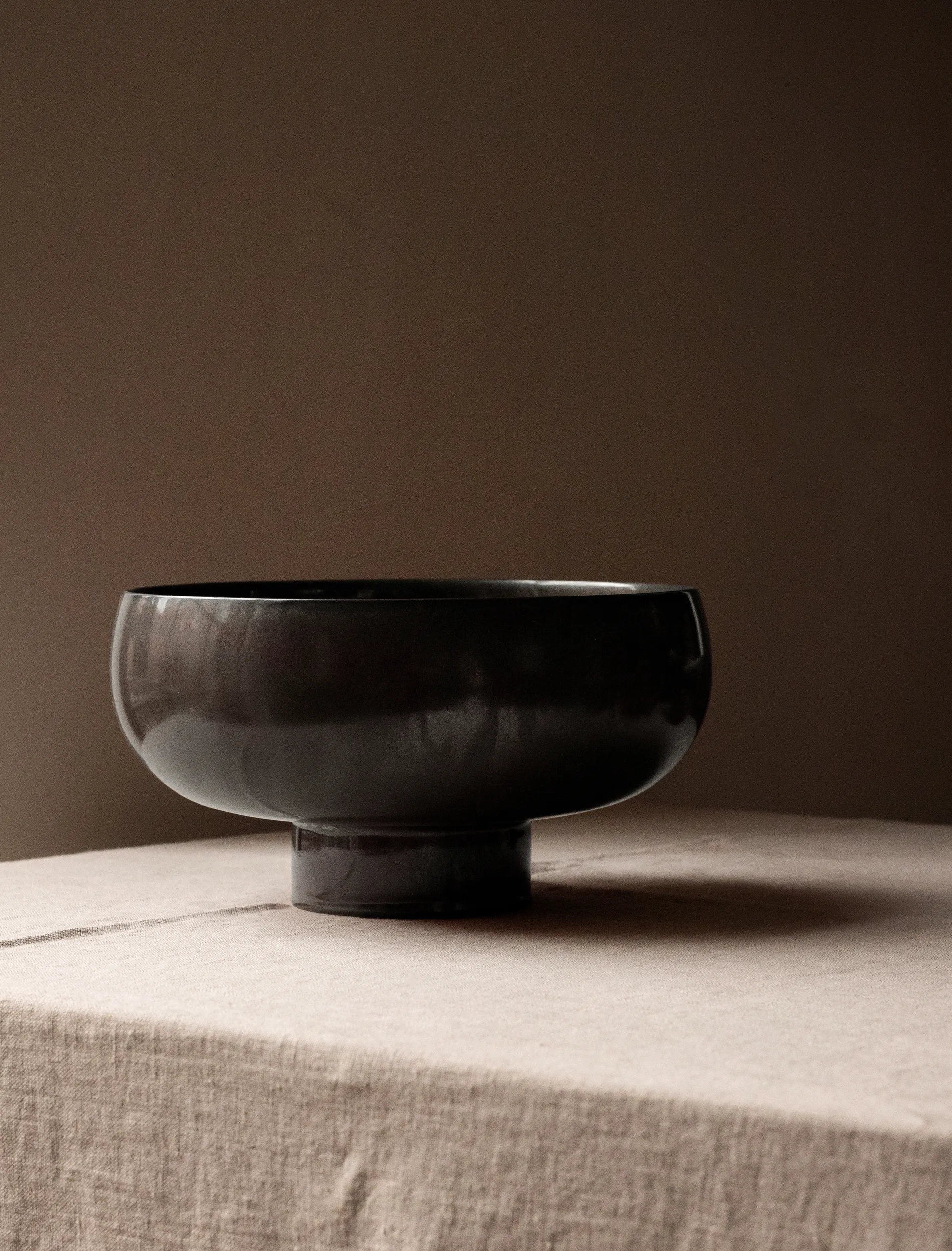 New Norm fruktボウル Ø25 cm, Dark glazed Audo Copenhagen | オドー・コペンハーゲン