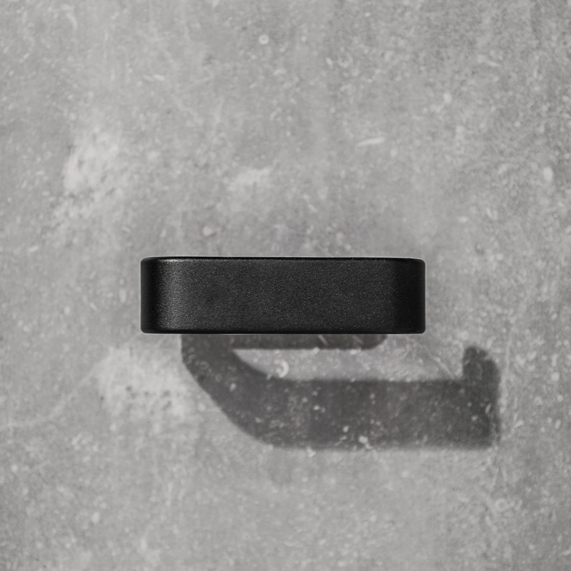 Norm toilet roll ホルダー, black Audo Copenhagen | オドー・コペンハーゲン