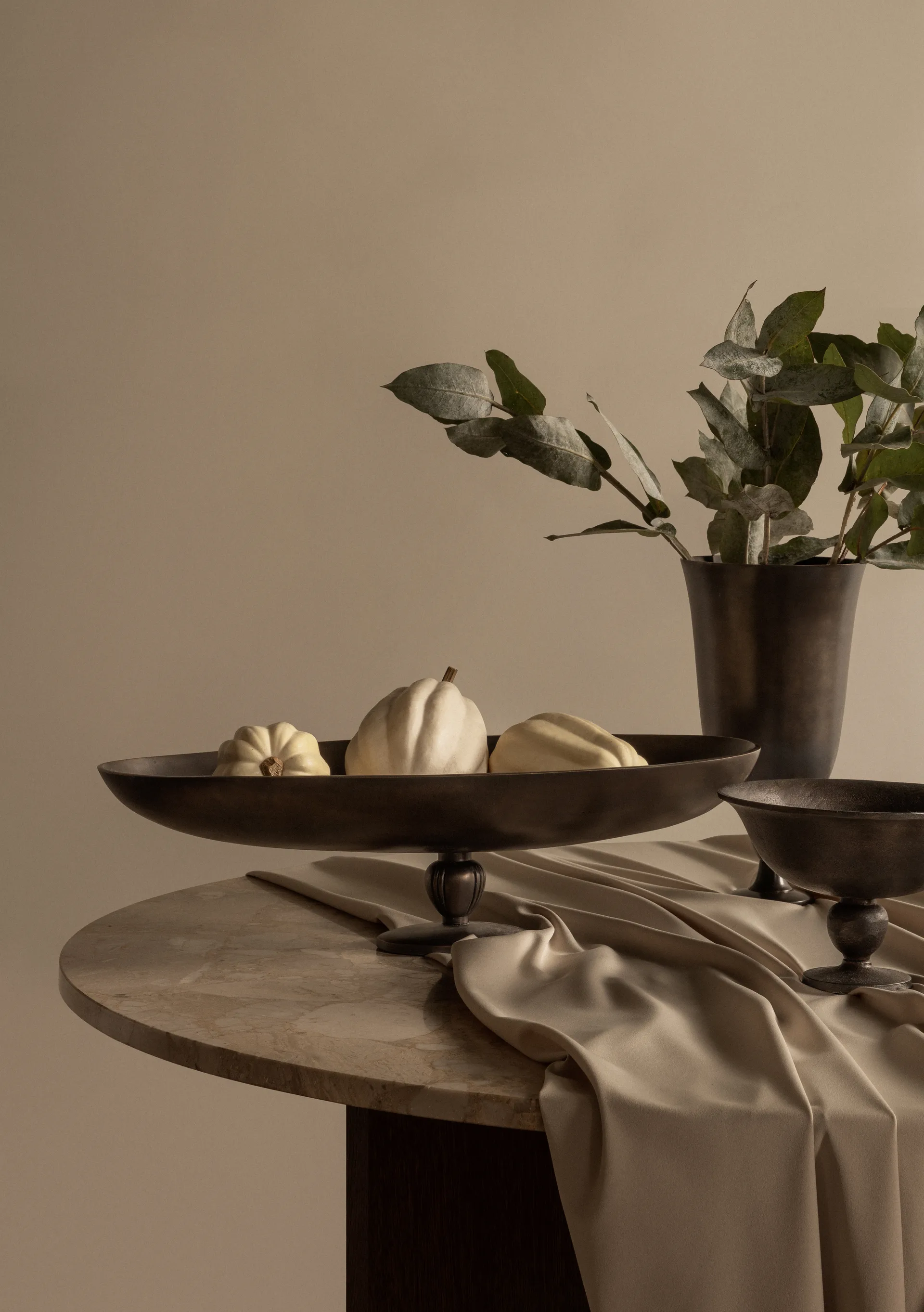 Pavot 脚付き サービングトレイ, Brown Audo Copenhagen | オドー・コペンハーゲン