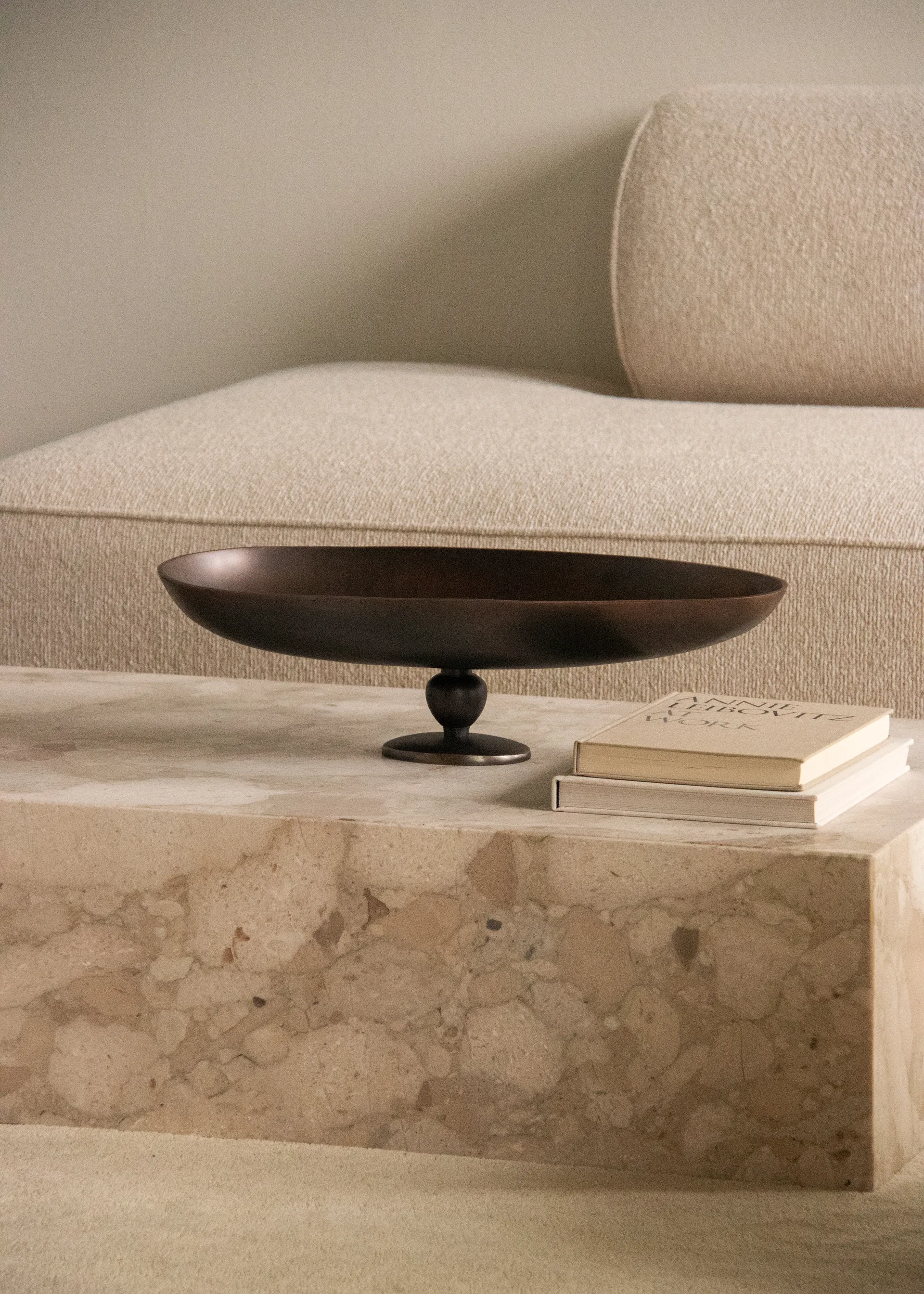 Pavot 脚付き サービングトレイ, Brown Audo Copenhagen | オドー・コペンハーゲン